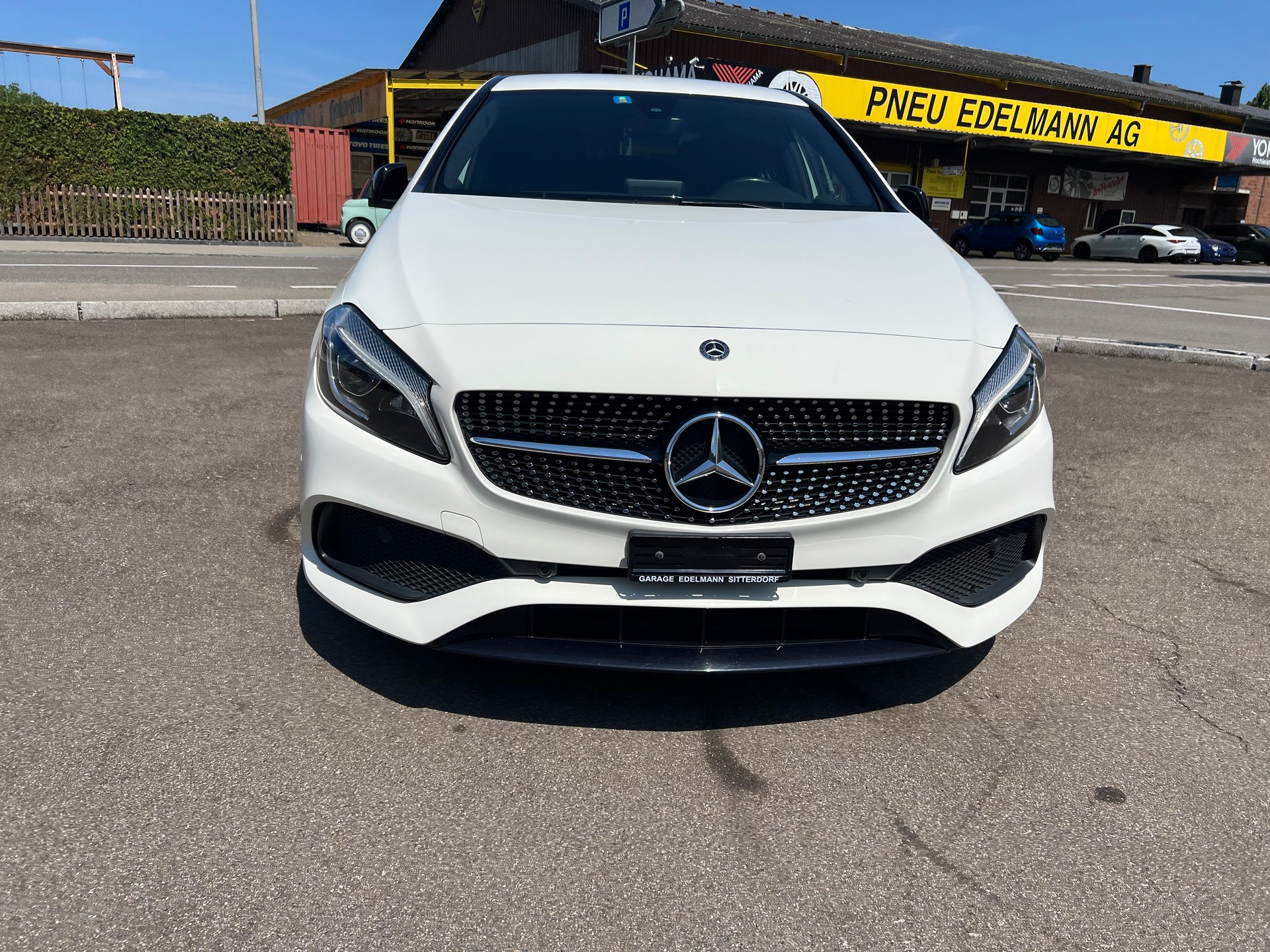 MERCEDES-BENZ A 200 AMG Line 7G-DCT-image-4