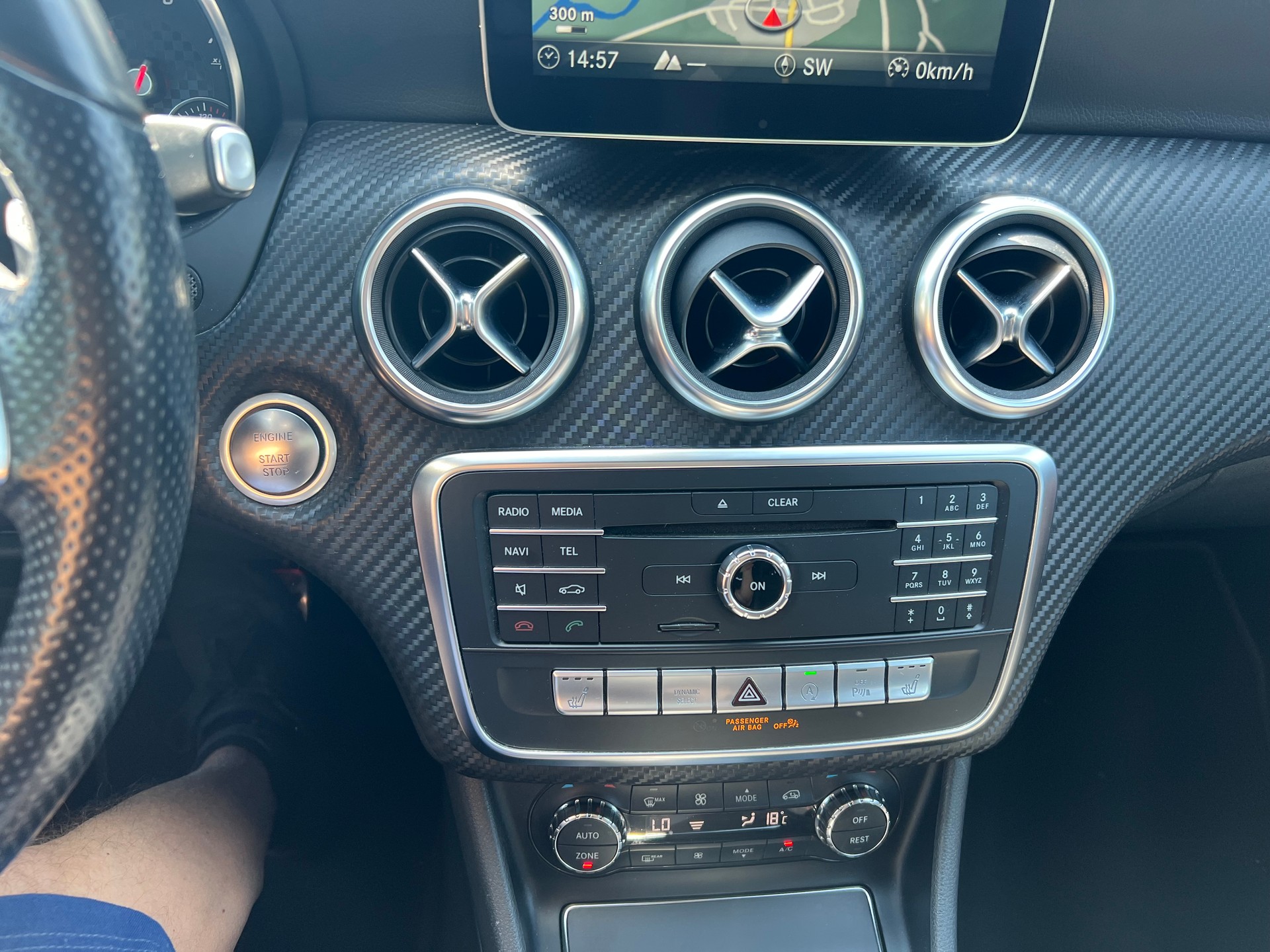 MERCEDES-BENZ A 200 AMG Line 7G-DCT-image-22