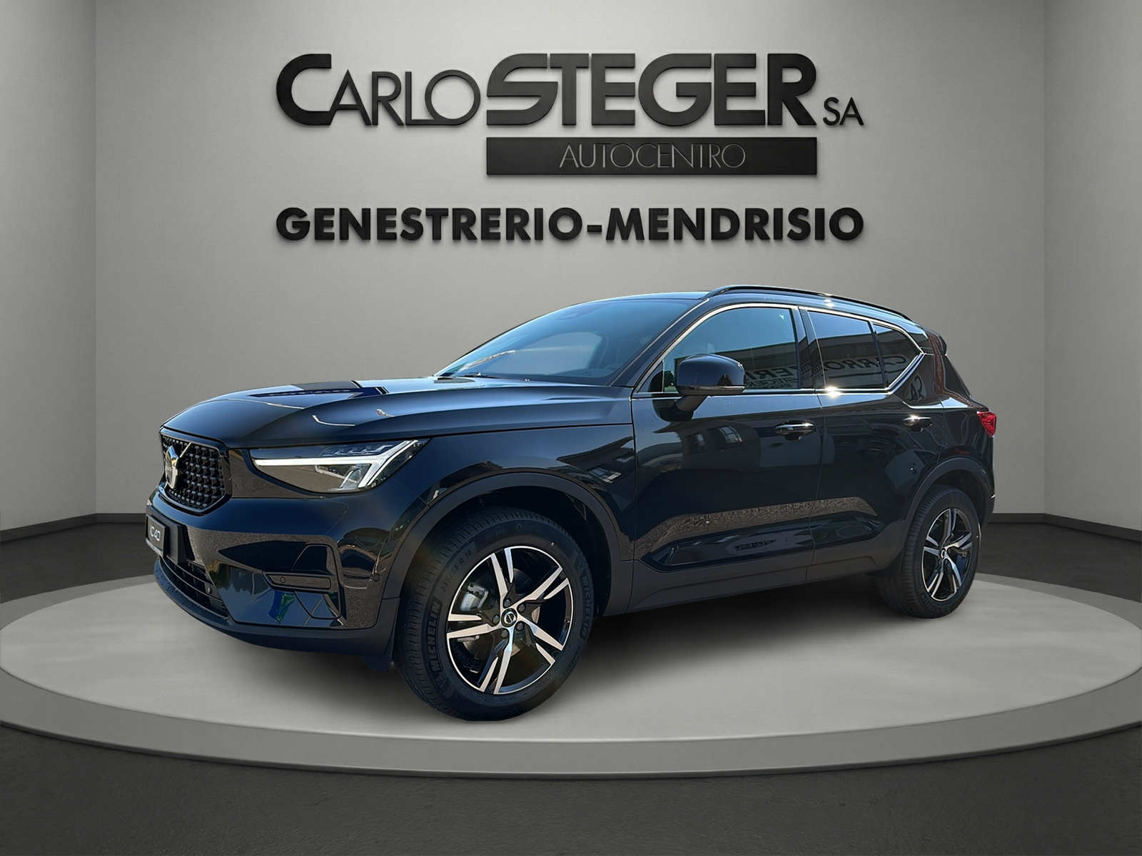 VOLVO XC40 B3 Benzin Mild Hybrid Plus Dark DCT