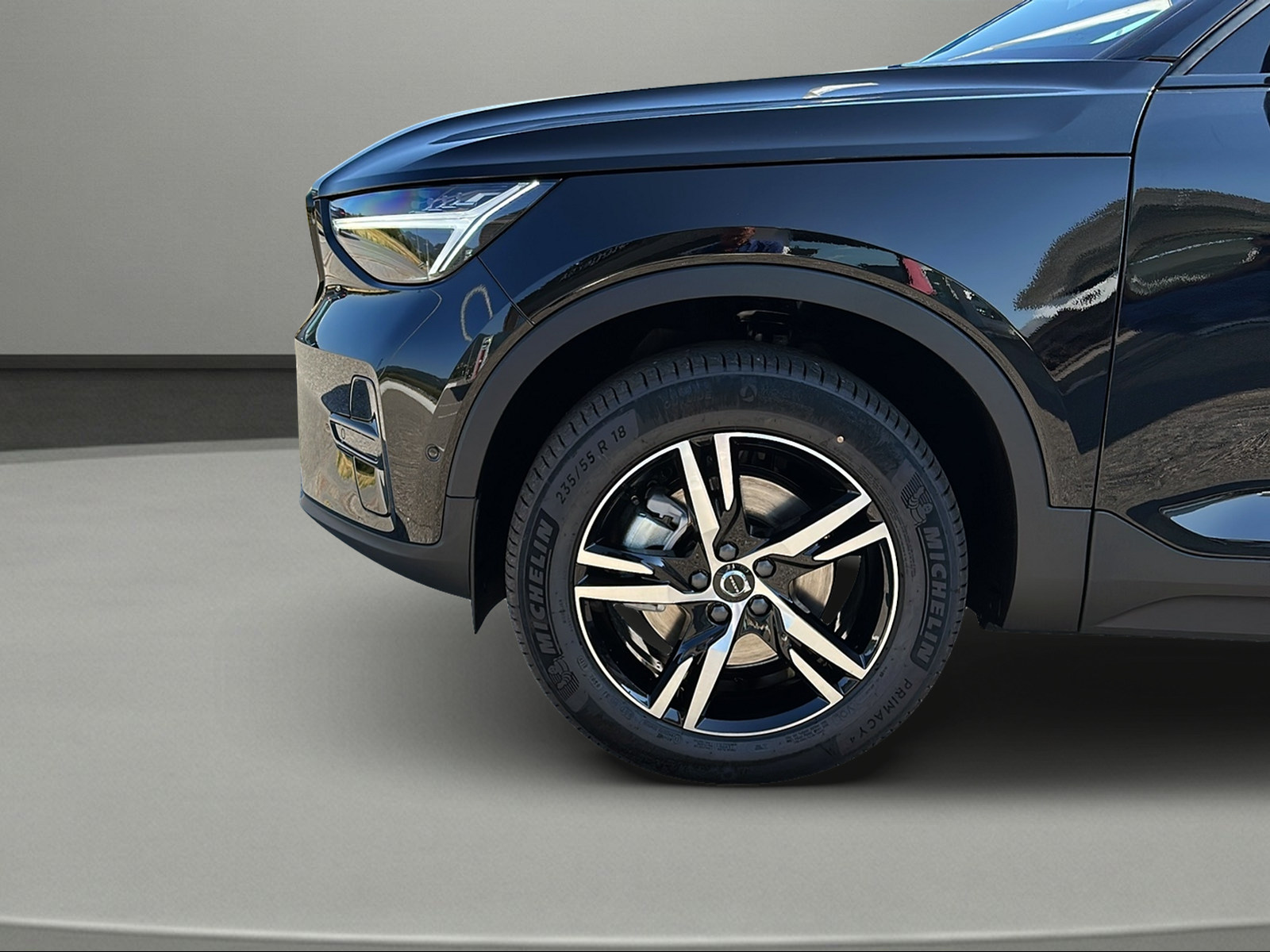 VOLVO XC40 B3 Benzin Mild Hybrid Plus Dark DCT-showroom-element-2
