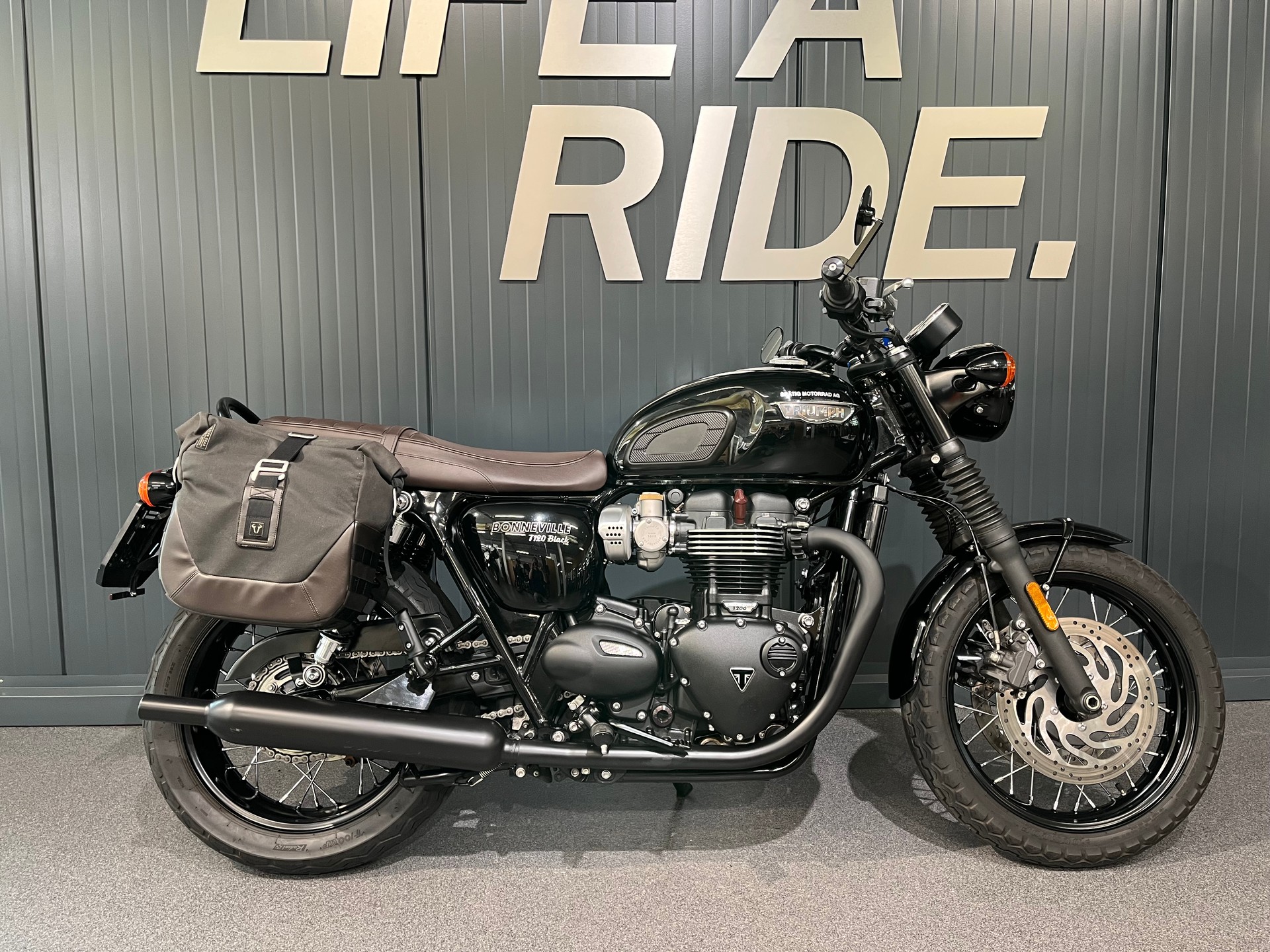 TRIUMPH T120 Black-image-0
