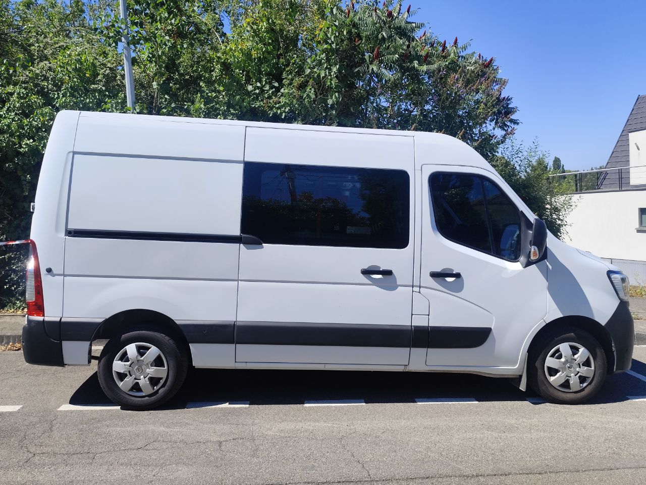 RENAULT Master 3 DCI 180-image-2