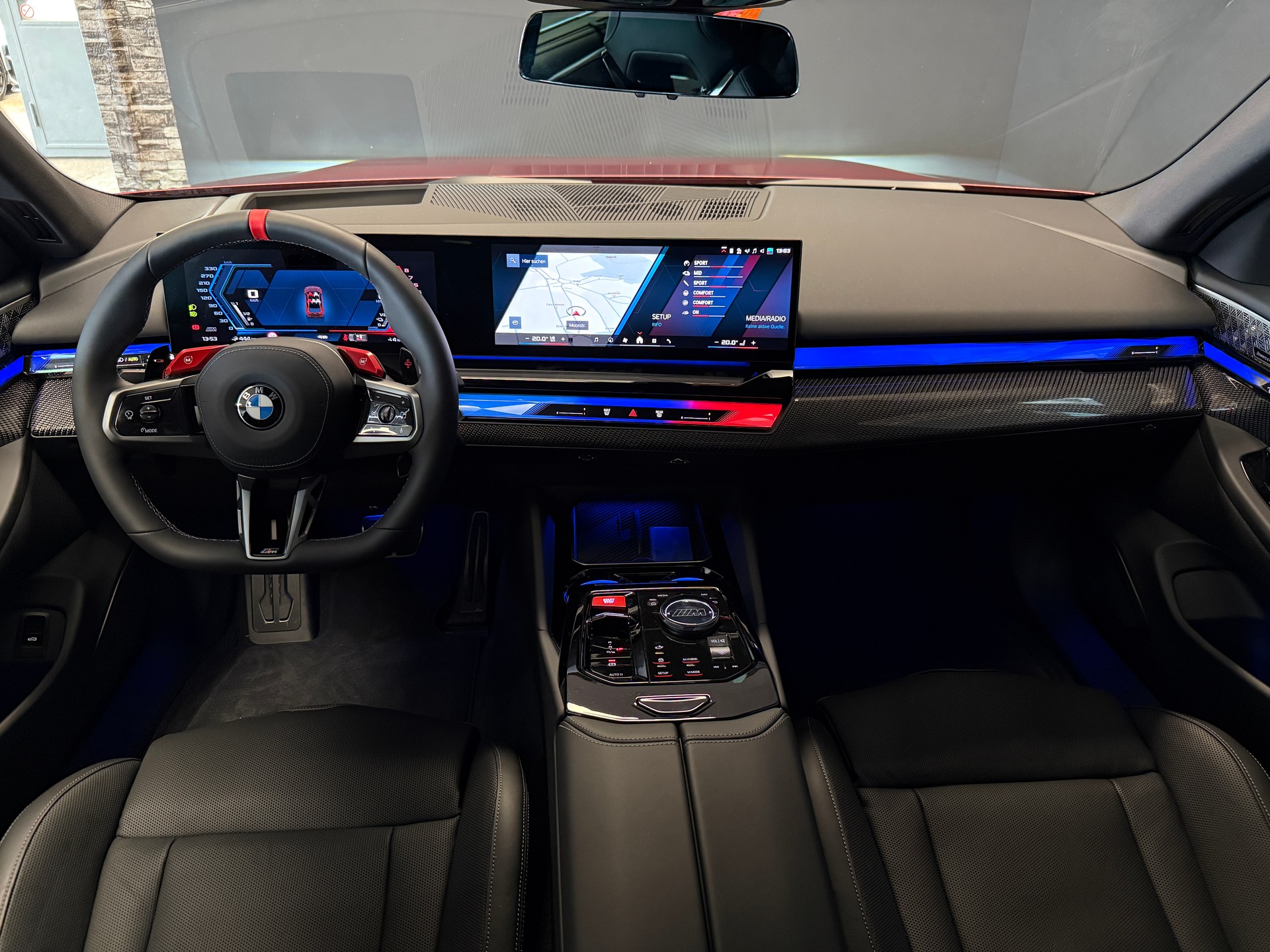 BMW M5 xDrive Touring-image-8