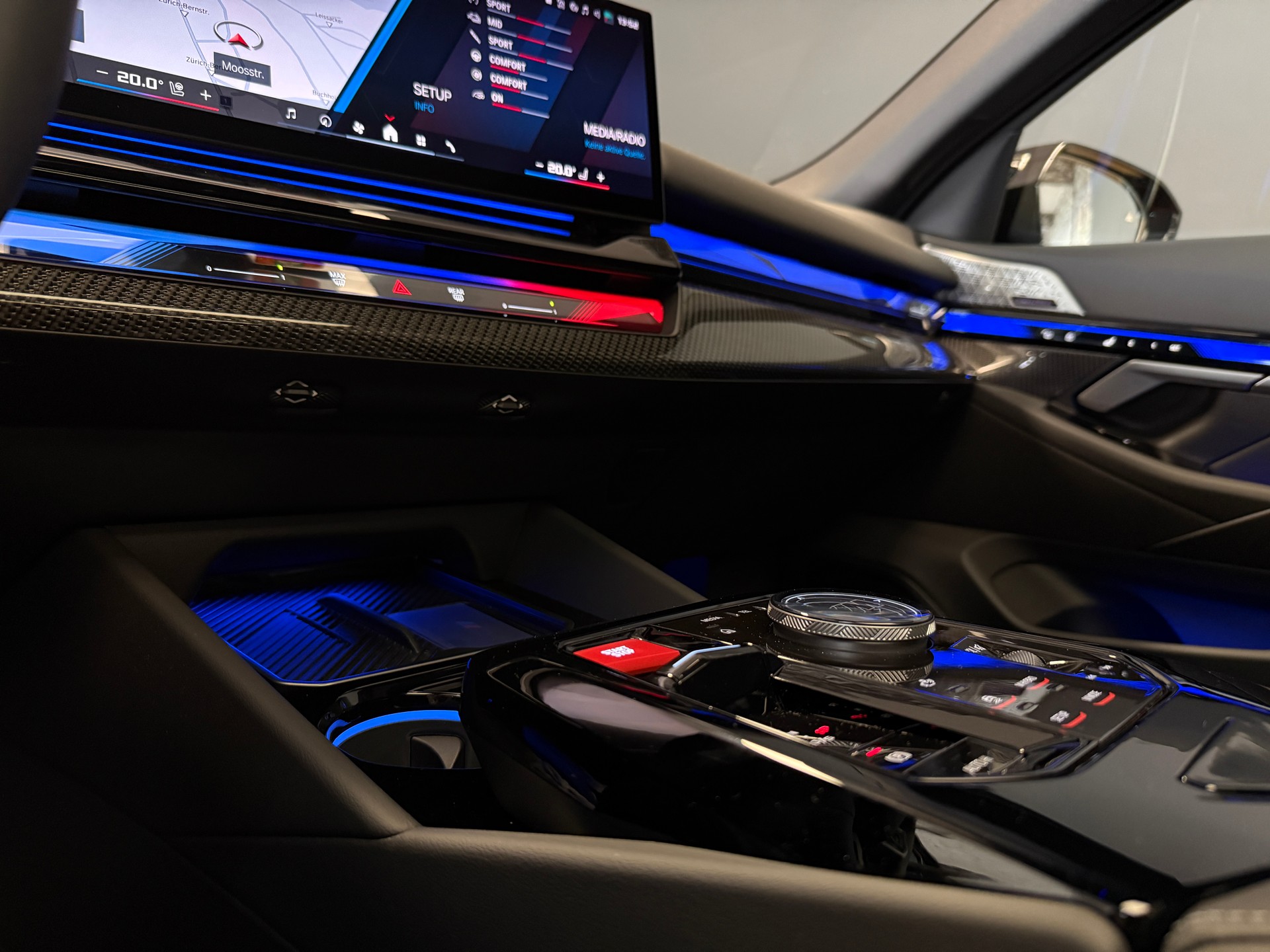 BMW M5 xDrive Touring-image-11