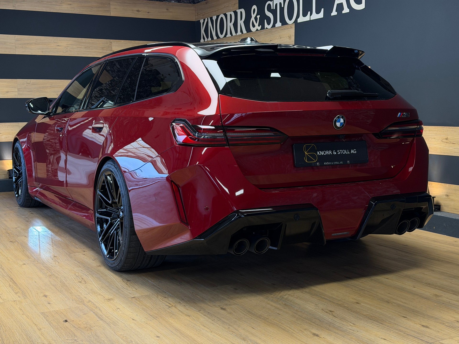 BMW M5 xDrive Touring-image-4