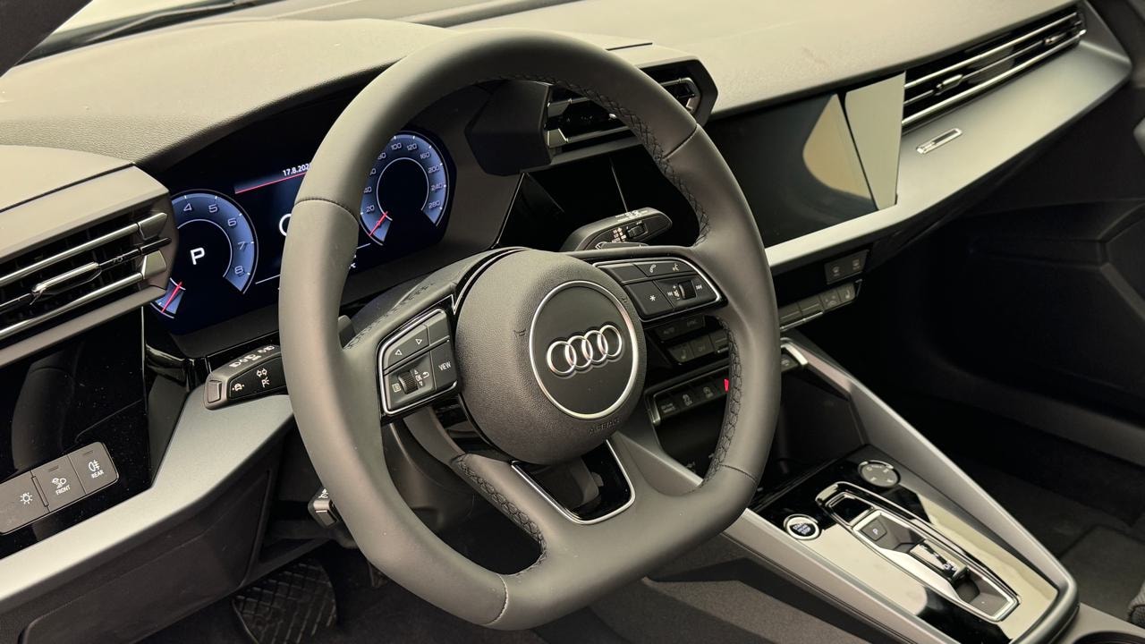 AUDI A3 Sportback TFSI 110 KW S Line-image-6
