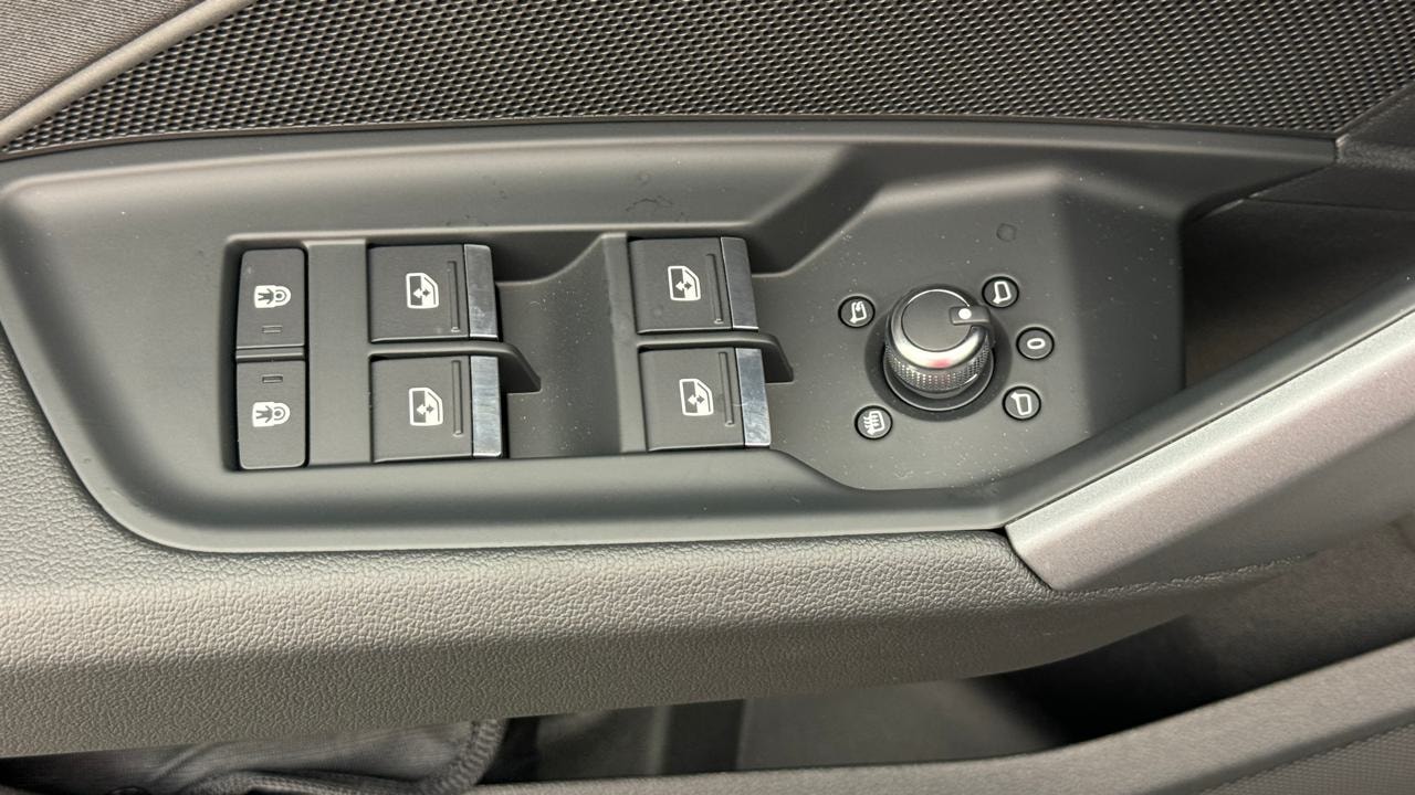 AUDI A3 Sportback TFSI 110 KW S Line-image-8