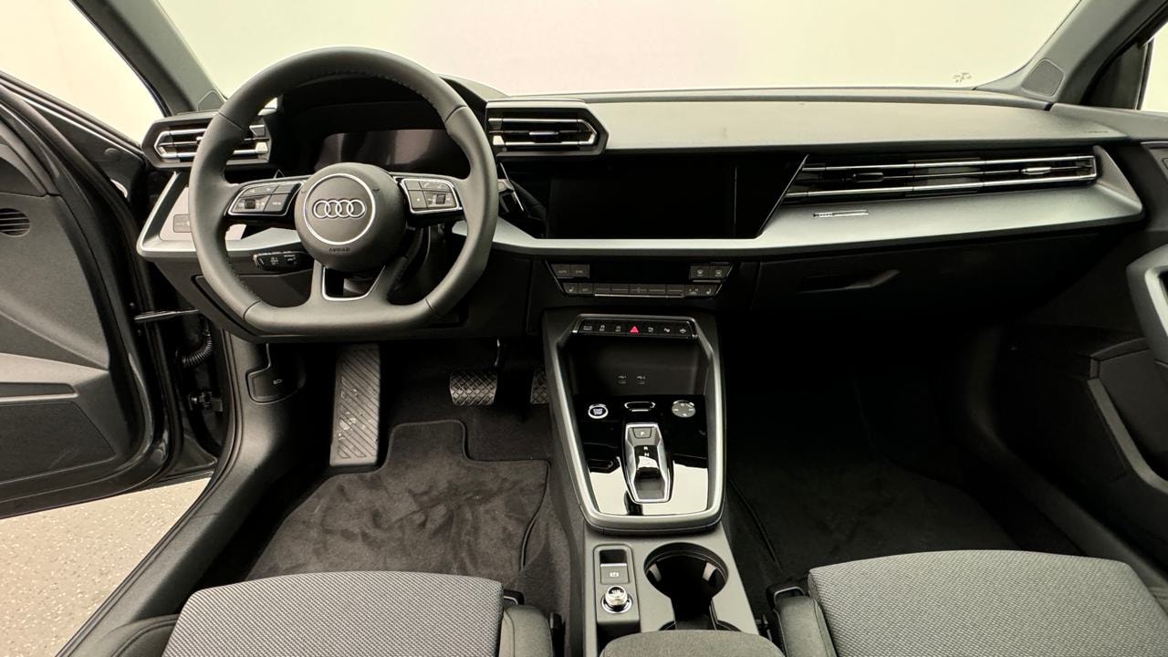 AUDI A3 Sportback TFSI 110 KW S Line-image-5