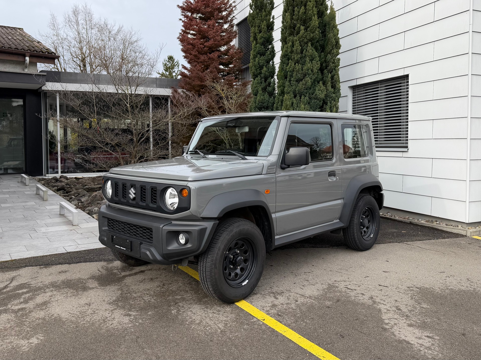 SUZUKI Jimny 1.5 Compact+ 4x4 Automat 4-Plätzer *inkl. Anhängerkupplung*-image-1