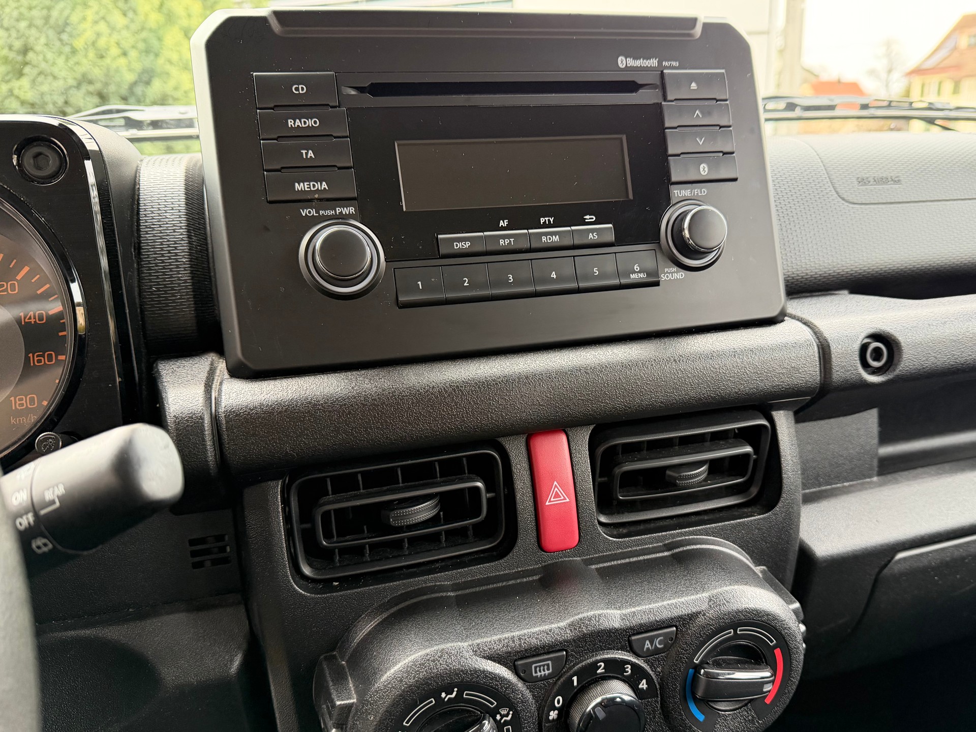 SUZUKI Jimny 1.5 Compact+ 4x4 Automat 4-Plätzer *inkl. Anhängerkupplung*-image-8
