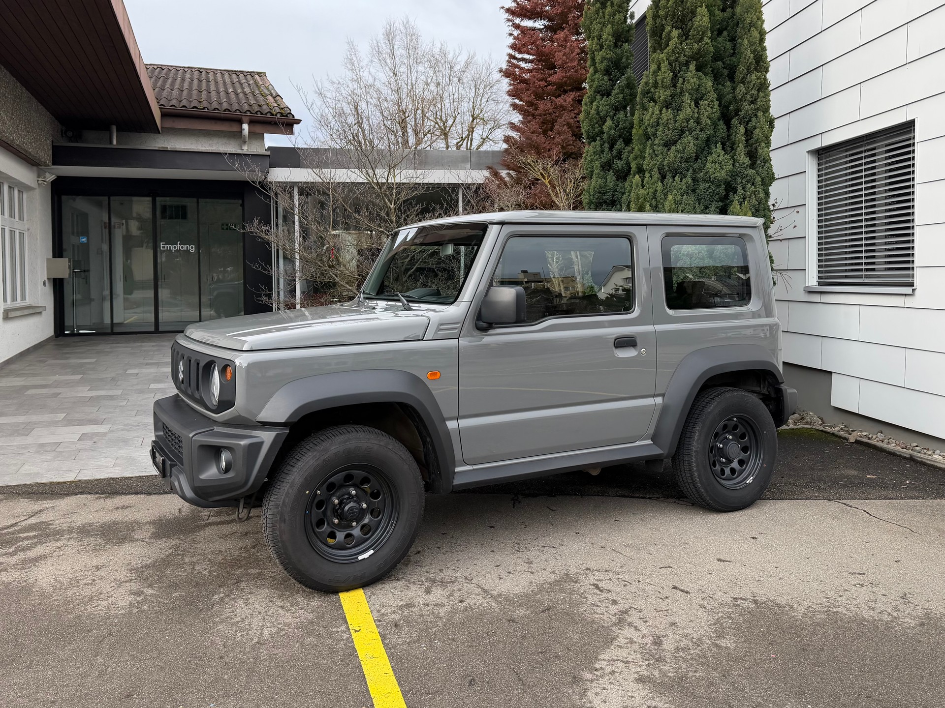 SUZUKI Jimny 1.5 Compact+ 4x4 Automat 4-Plätzer *inkl. Anhängerkupplung*