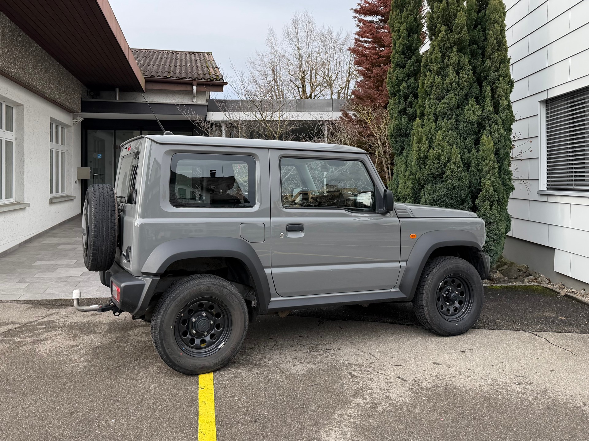 SUZUKI Jimny 1.5 Compact+ 4x4 Automat 4-Plätzer *inkl. Anhängerkupplung*-image-2