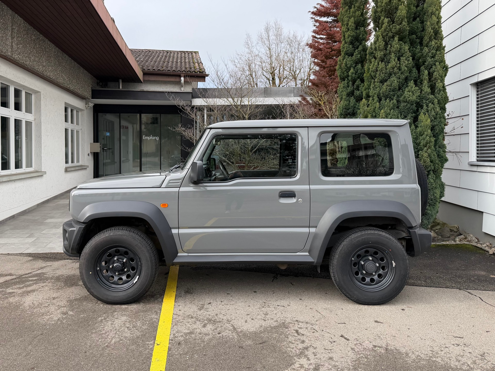 SUZUKI Jimny 1.5 Compact+ 4x4 Automat 4-Plätzer *inkl. Anhängerkupplung*-image-4