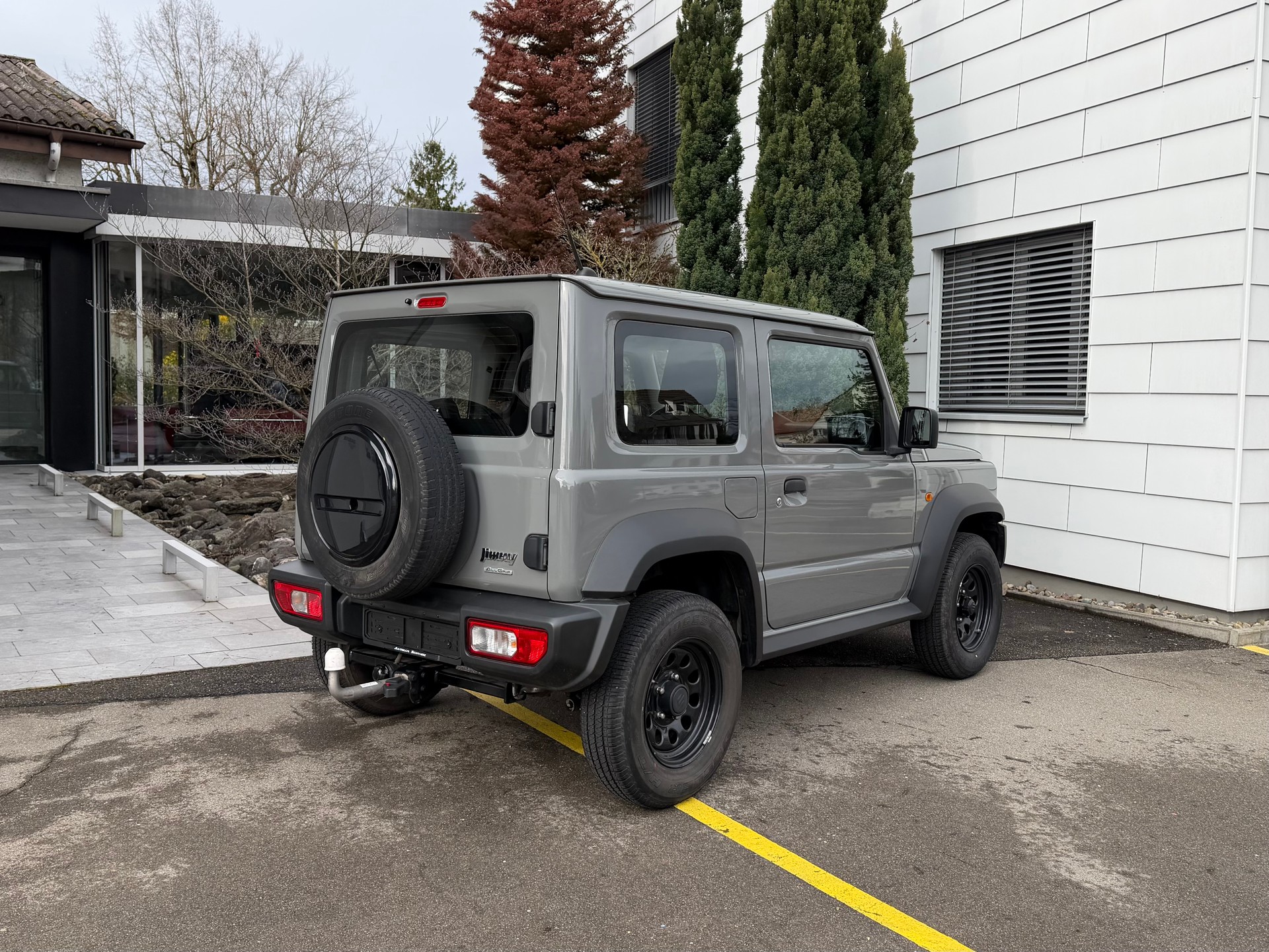SUZUKI Jimny 1.5 Compact+ 4x4 Automat 4-Plätzer *inkl. Anhängerkupplung*-image-3