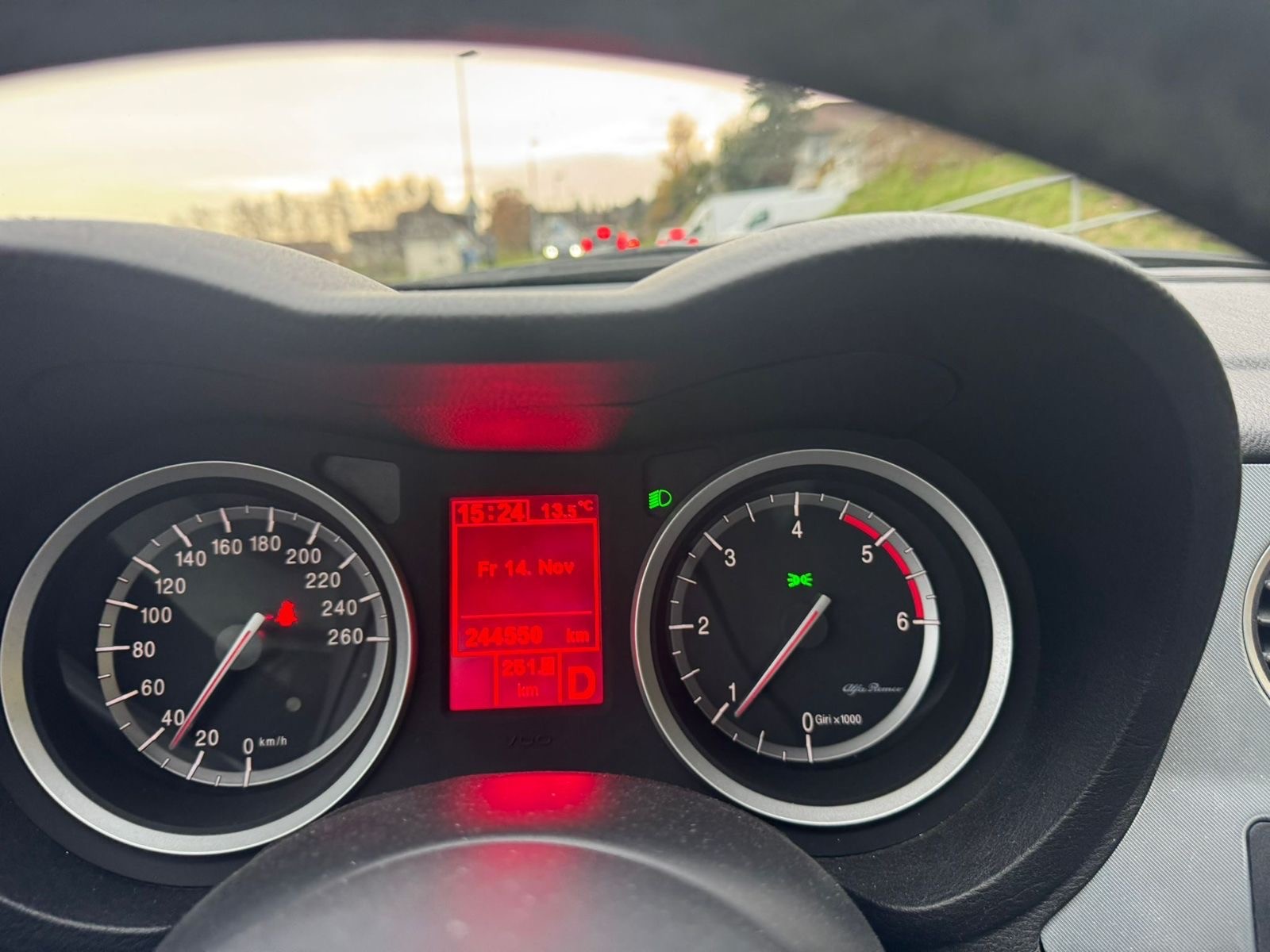 ALFA ROMEO 159 Sportwagon 2.4 JTD Distinctive Q-Tronic-image-5