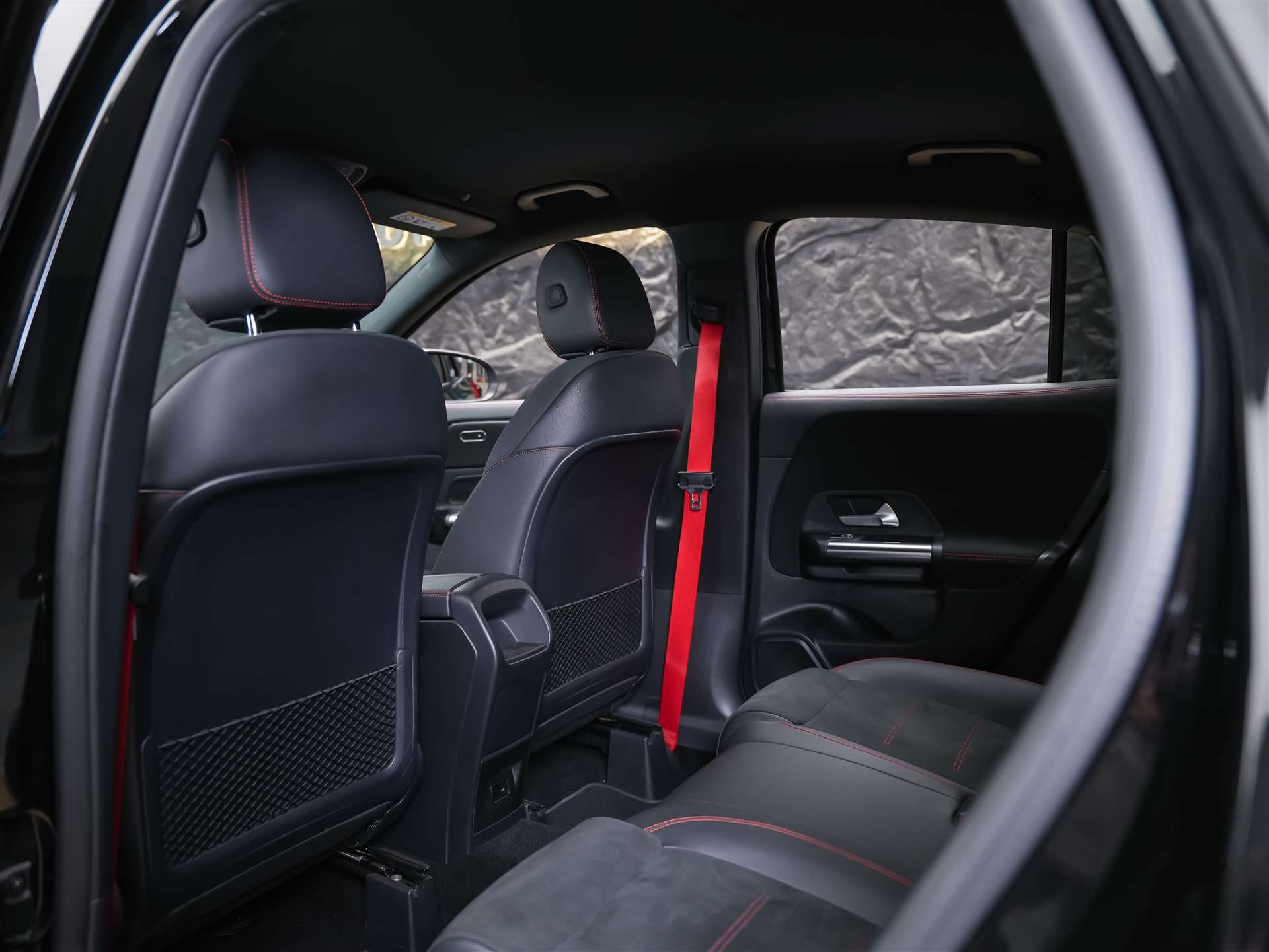 MERCEDES-BENZ GLA 35 AMG 4Matic 8G-Speedshift DCT *ALL BLACK*AHK*Ambientebeleuchtung*-image-11