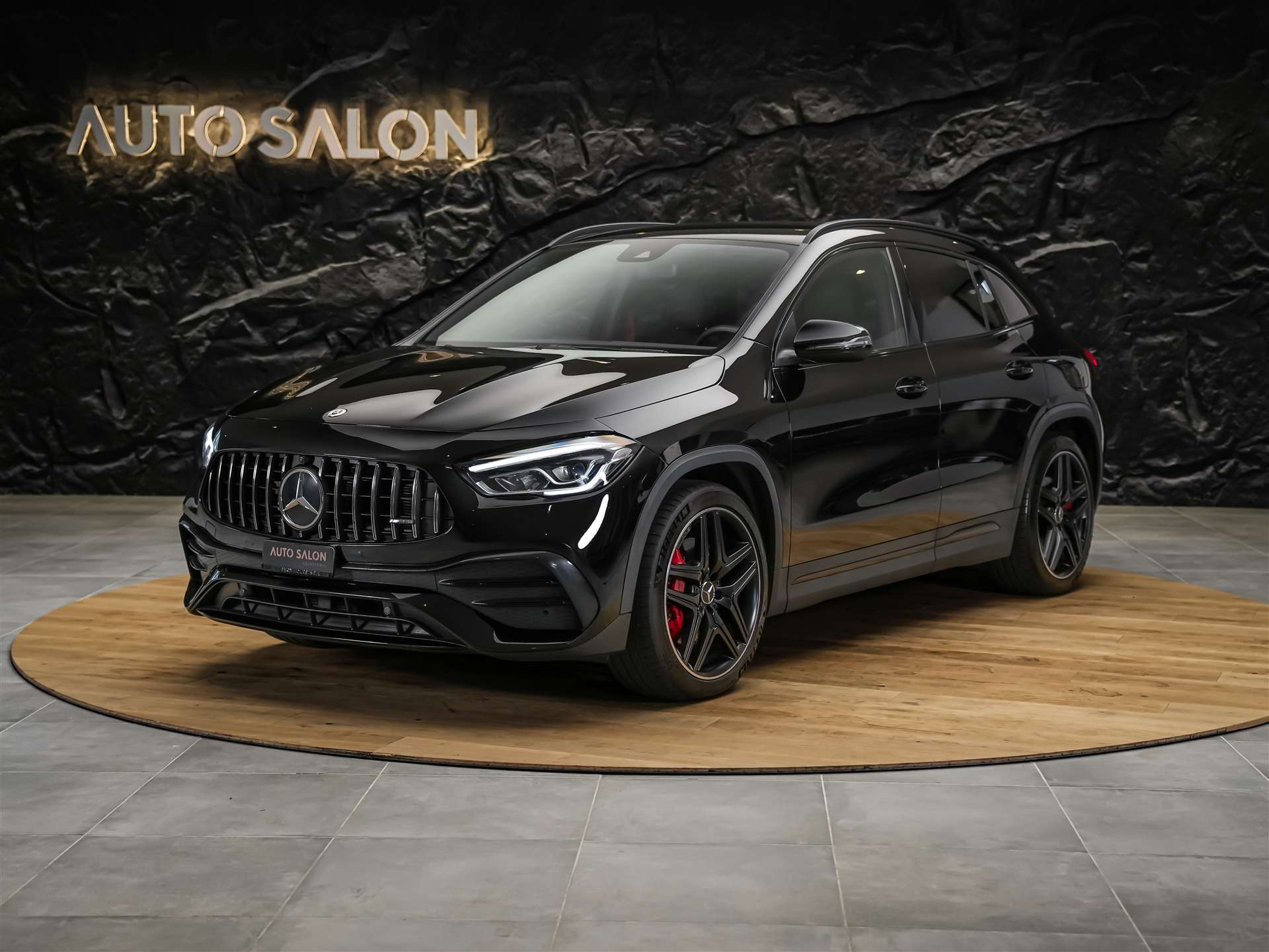 MERCEDES-BENZ GLA 35 AMG 4Matic 8G-Speedshift DCT *ALL BLACK*AHK*Ambientebeleuchtung*