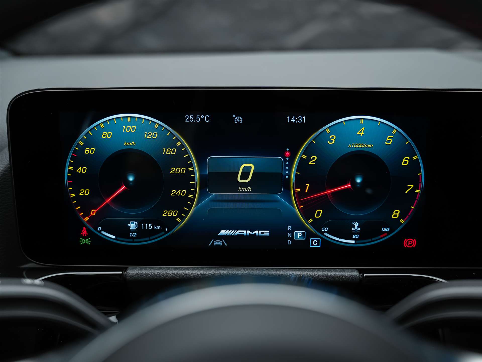 MERCEDES-BENZ GLA 35 AMG 4Matic 8G-Speedshift DCT *ALL BLACK*AHK*Ambientebeleuchtung*-image-29