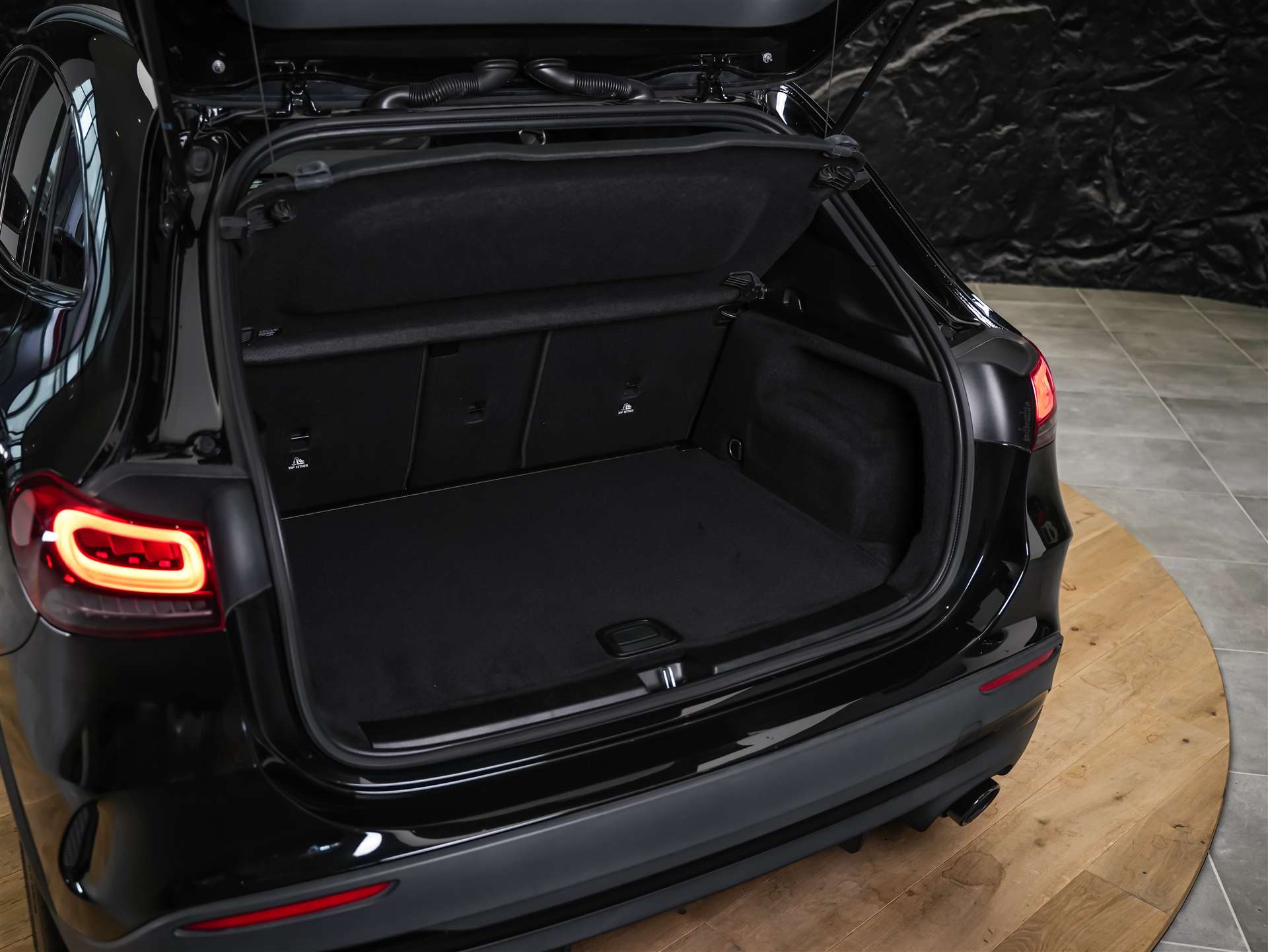 MERCEDES-BENZ GLA 35 AMG 4Matic 8G-Speedshift DCT *ALL BLACK*AHK*Ambientebeleuchtung*-image-42