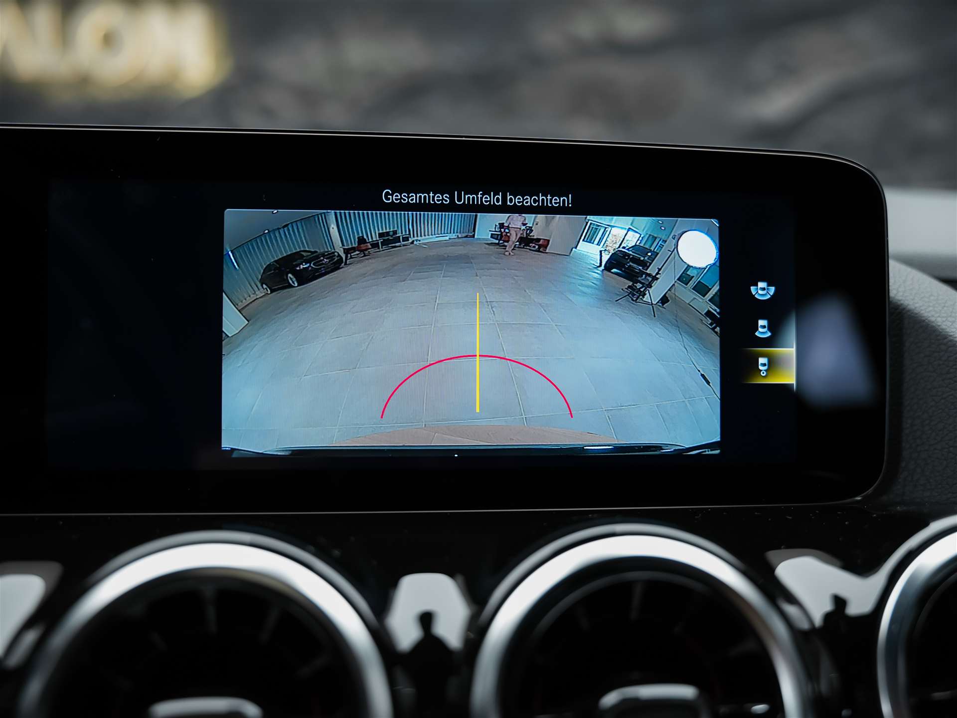 MERCEDES-BENZ GLA 35 AMG 4Matic 8G-Speedshift DCT *ALL BLACK*AHK*Ambientebeleuchtung*-image-40