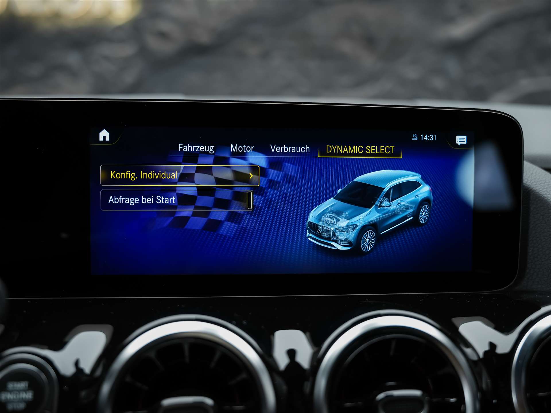 MERCEDES-BENZ GLA 35 AMG 4Matic 8G-Speedshift DCT *ALL BLACK*AHK*Ambientebeleuchtung*-image-32