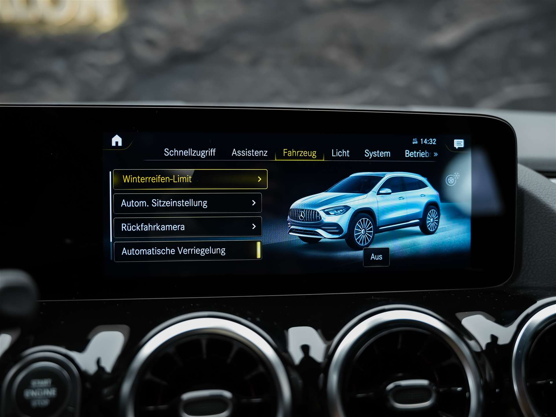 MERCEDES-BENZ GLA 35 AMG 4Matic 8G-Speedshift DCT *ALL BLACK*AHK*Ambientebeleuchtung*-image-37