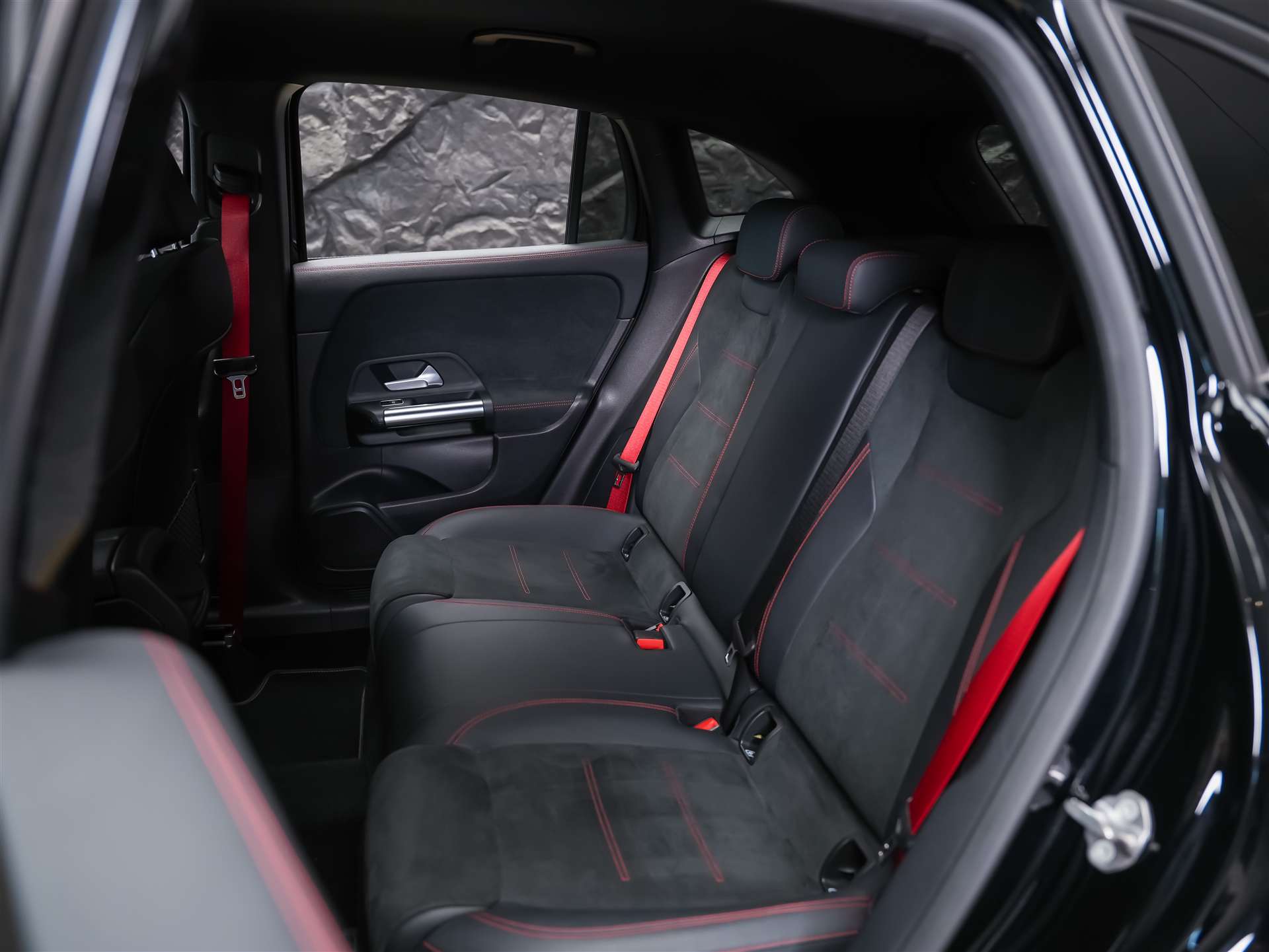 MERCEDES-BENZ GLA 35 AMG 4Matic 8G-Speedshift DCT *ALL BLACK*AHK*Ambientebeleuchtung*-image-13