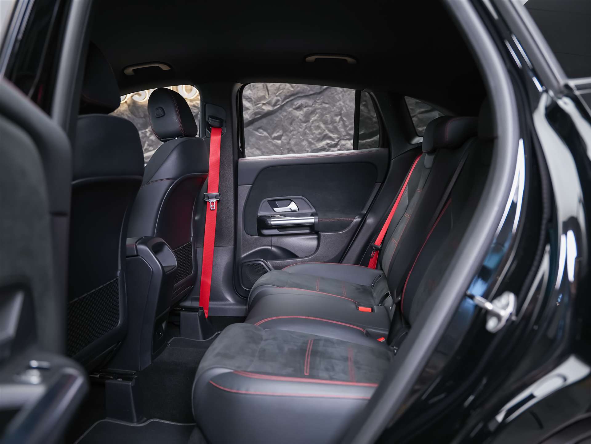 MERCEDES-BENZ GLA 35 AMG 4Matic 8G-Speedshift DCT *ALL BLACK*AHK*Ambientebeleuchtung*-image-12