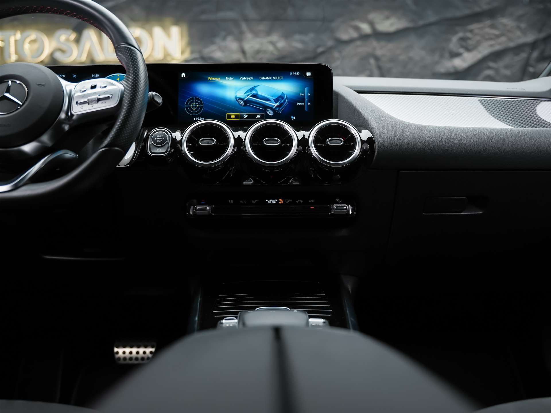 MERCEDES-BENZ GLA 35 AMG 4Matic 8G-Speedshift DCT *ALL BLACK*AHK*Ambientebeleuchtung*-image-19