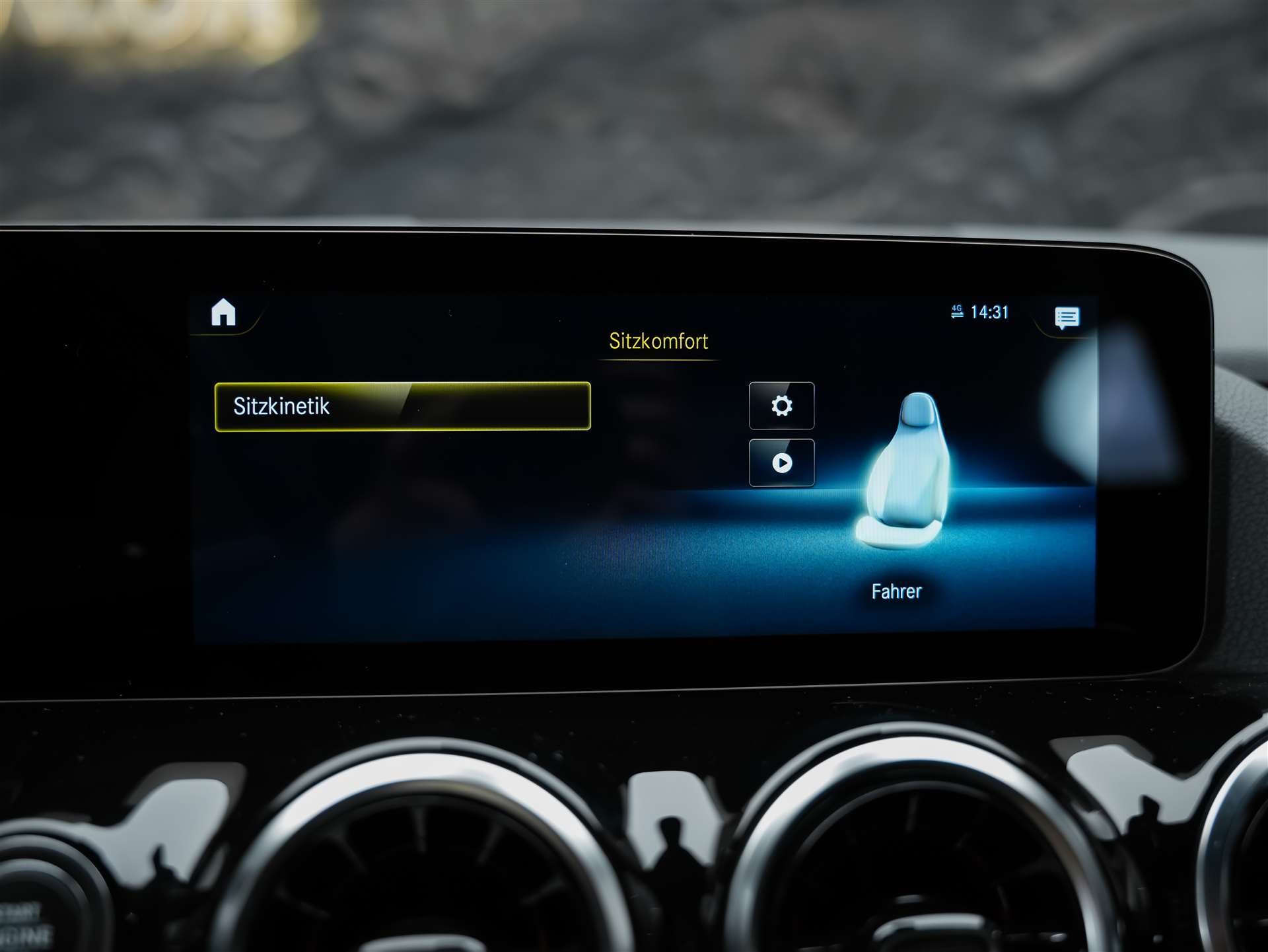 MERCEDES-BENZ GLA 35 AMG 4Matic 8G-Speedshift DCT *ALL BLACK*AHK*Ambientebeleuchtung*-image-30