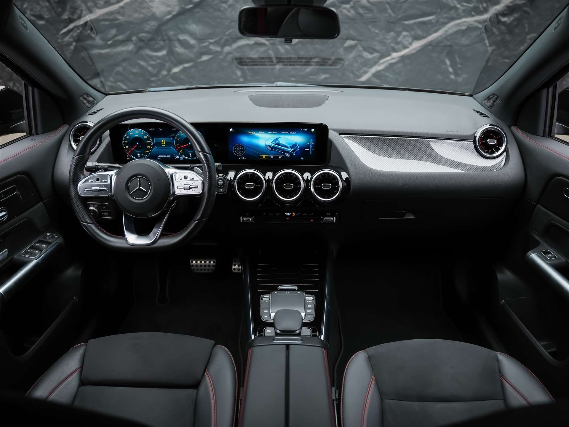 MERCEDES-BENZ GLA 35 AMG 4Matic 8G-Speedshift DCT *ALL BLACK*AHK*Ambientebeleuchtung*-image-18