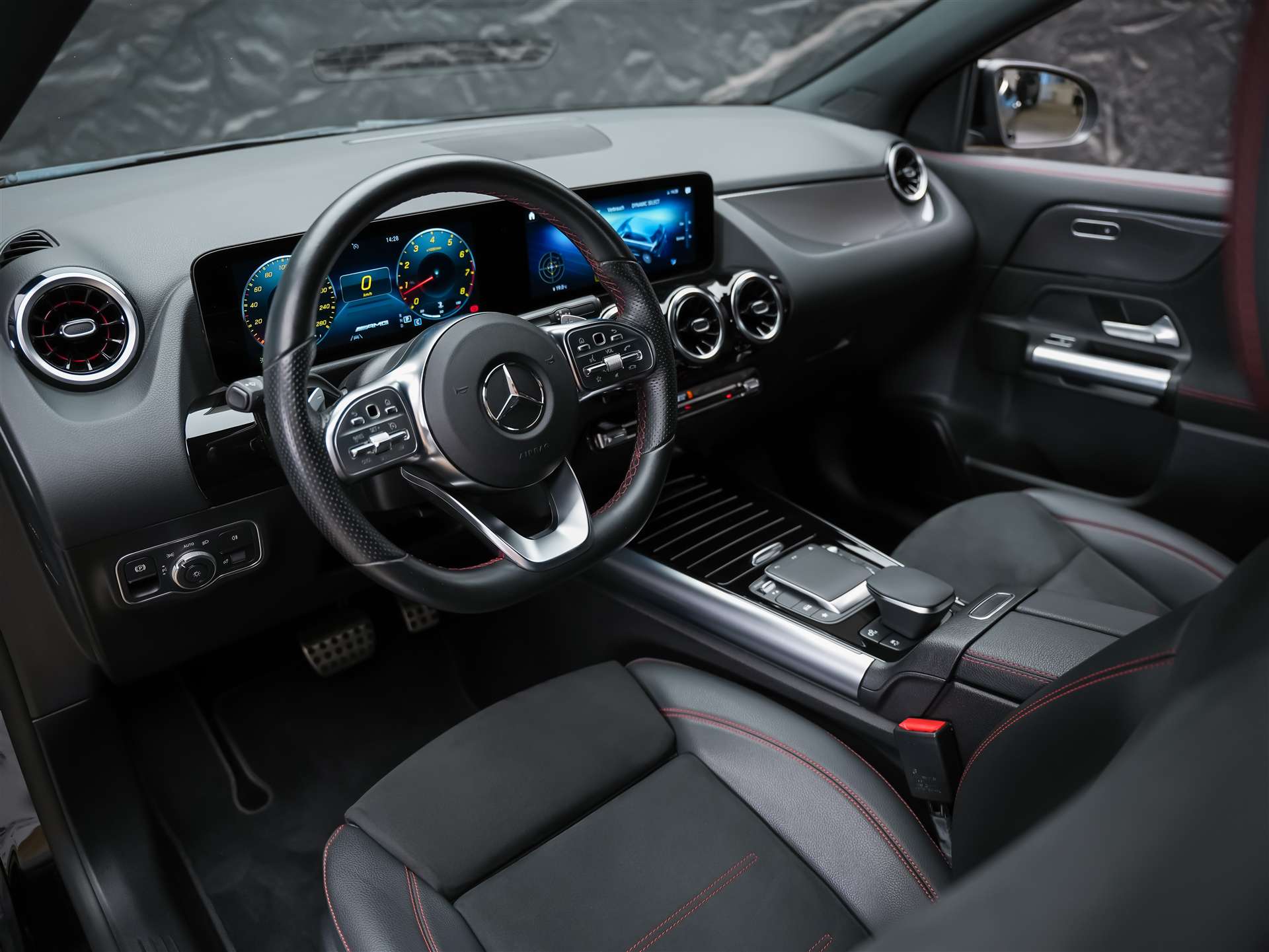 MERCEDES-BENZ GLA 35 AMG 4Matic 8G-Speedshift DCT *ALL BLACK*AHK*Ambientebeleuchtung*-image-8