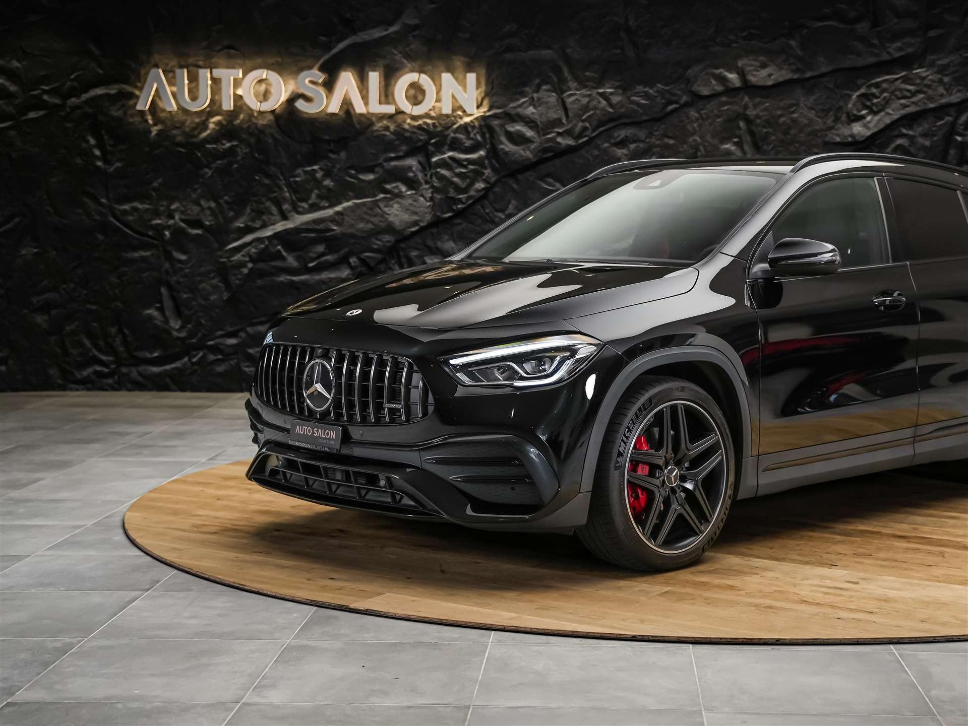 MERCEDES-BENZ GLA 35 AMG 4Matic 8G-Speedshift DCT *ALL BLACK*AHK*Ambientebeleuchtung*-image-14