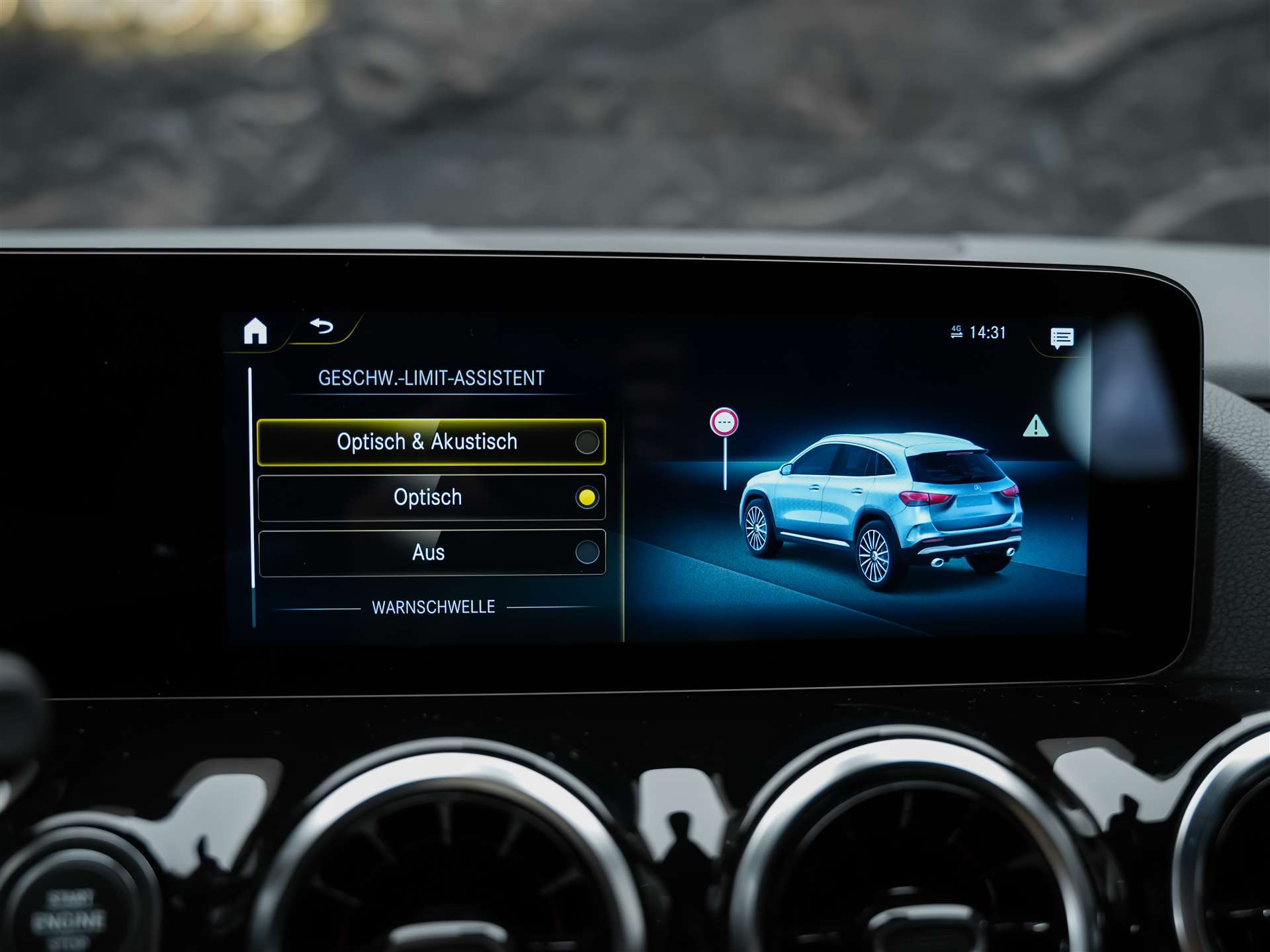 MERCEDES-BENZ GLA 35 AMG 4Matic 8G-Speedshift DCT *ALL BLACK*AHK*Ambientebeleuchtung*-image-33