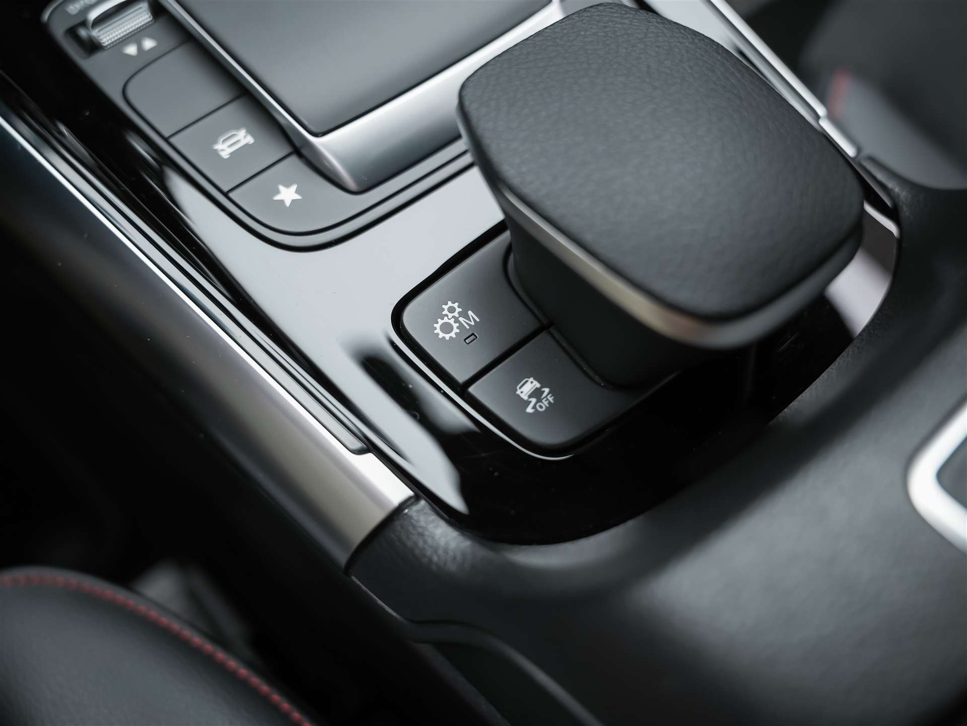 MERCEDES-BENZ GLA 35 AMG 4Matic 8G-Speedshift DCT *ALL BLACK*AHK*Ambientebeleuchtung*-image-22