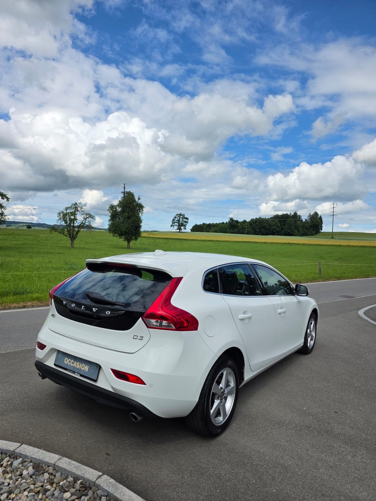 VOLVO V40 D3 Momentum-showroom-element-2
