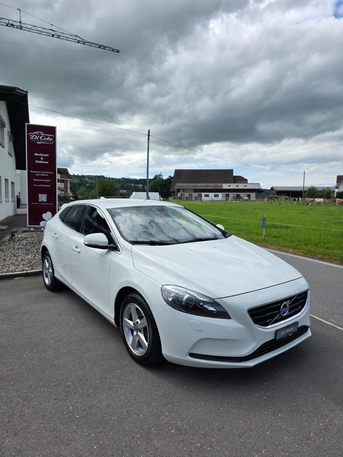 VOLVO V40 D3 Momentum-showroom-element-1