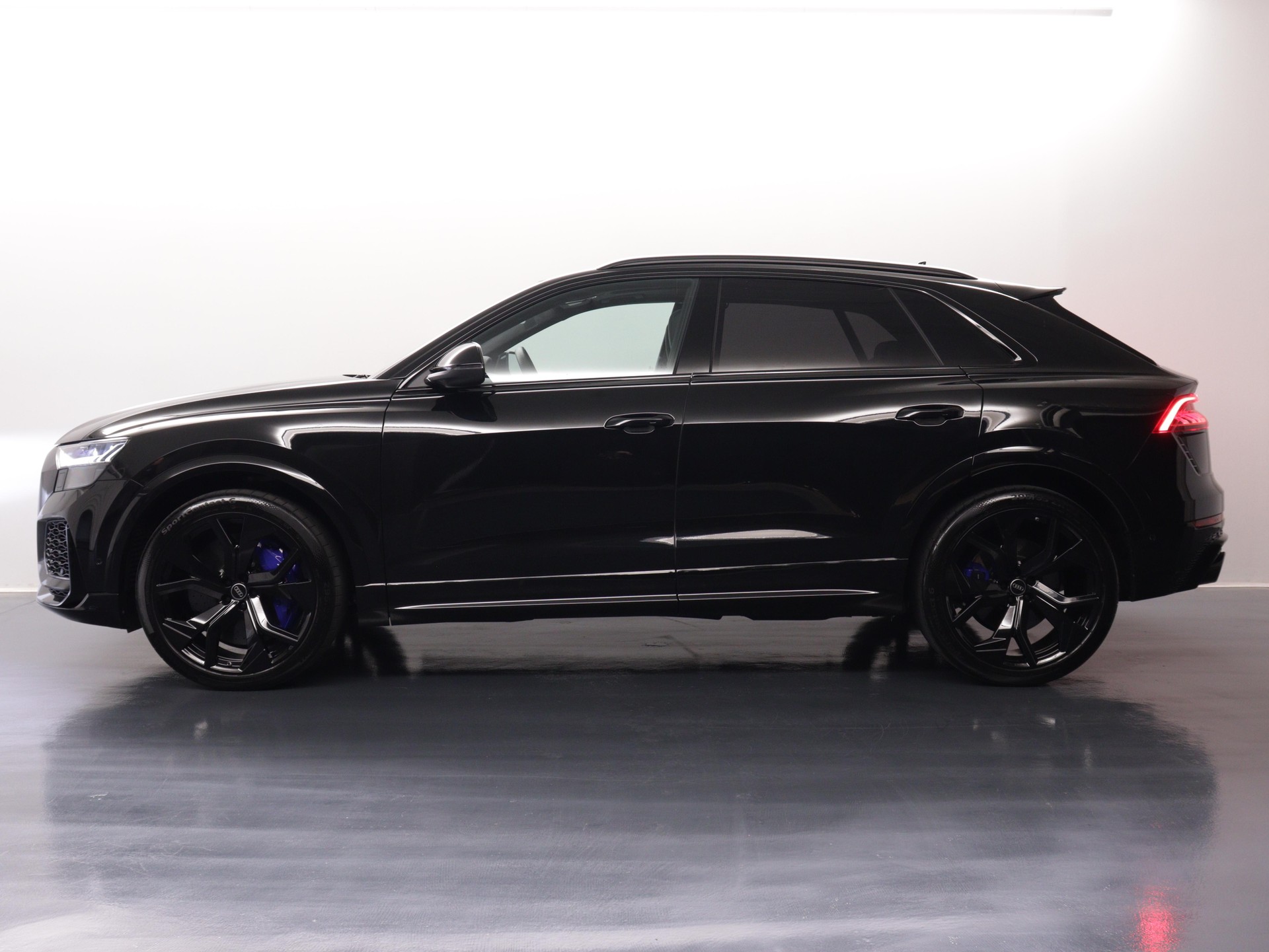 AUDI RS Q8 4.0 V8 TFSI quattro T-Tronic-showroom-element-2