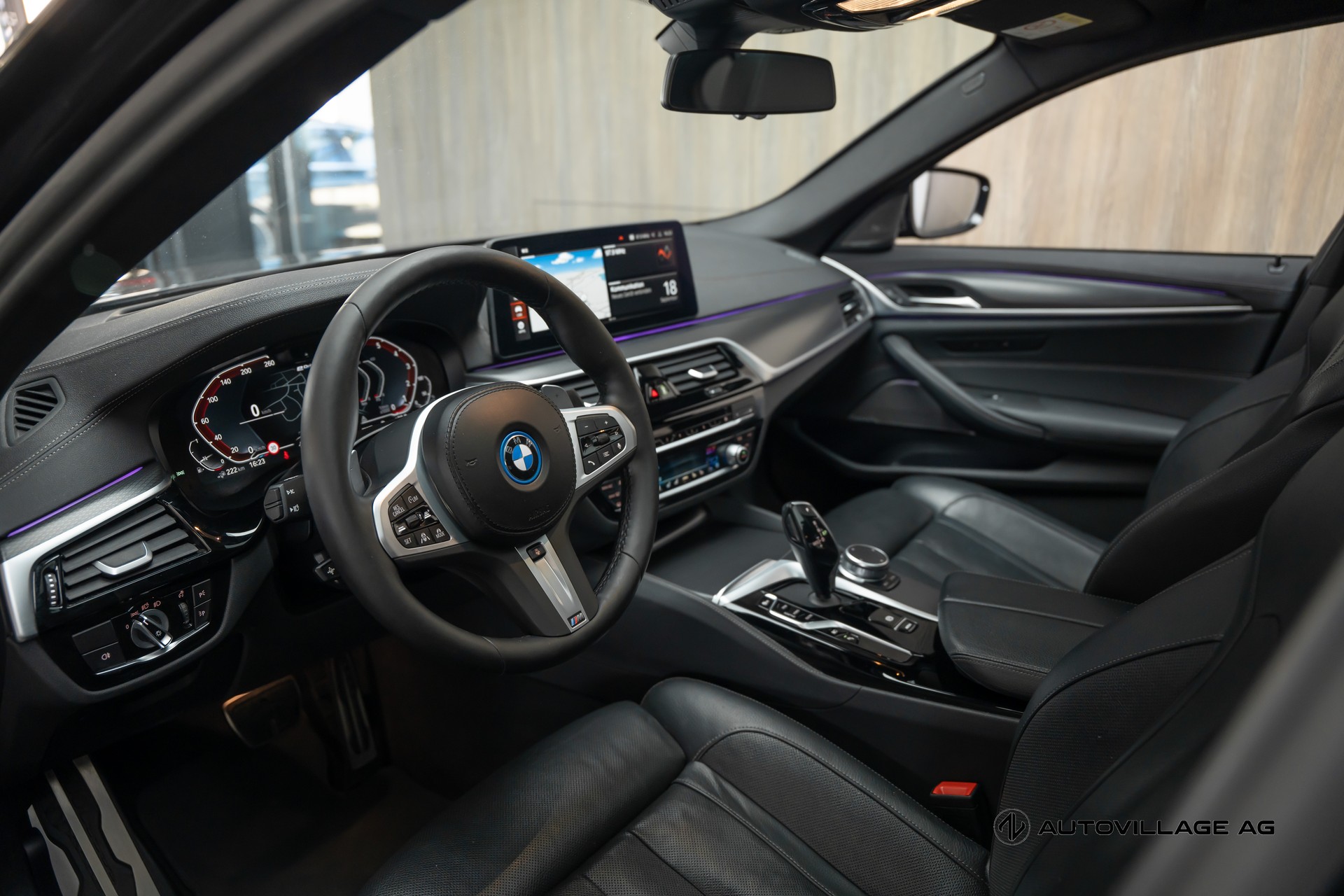 BMW 545e xDrive Pure M Sport Steptronic-showroom-element-1