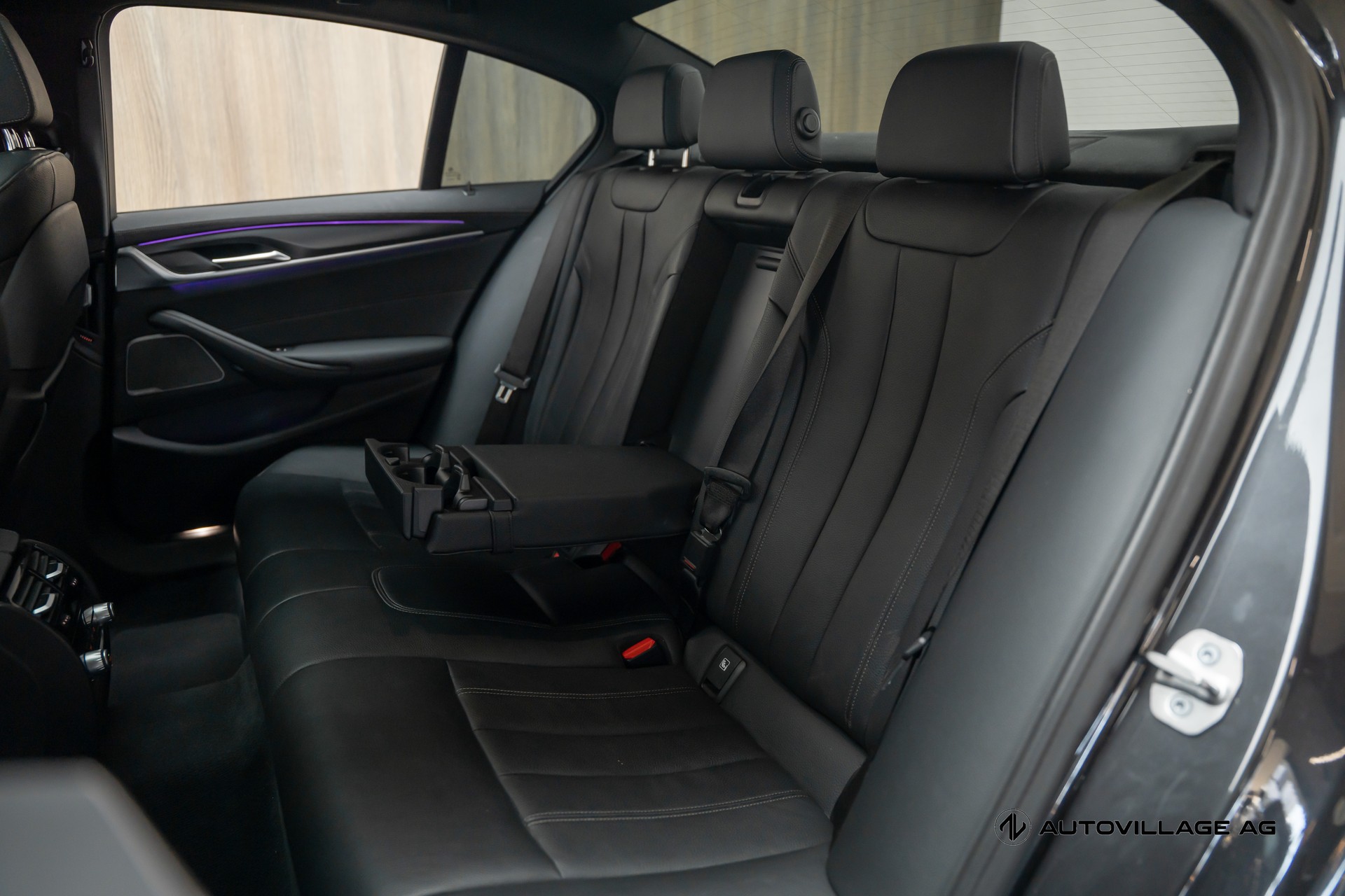 BMW 545e xDrive Pure M Sport Steptronic-image-5