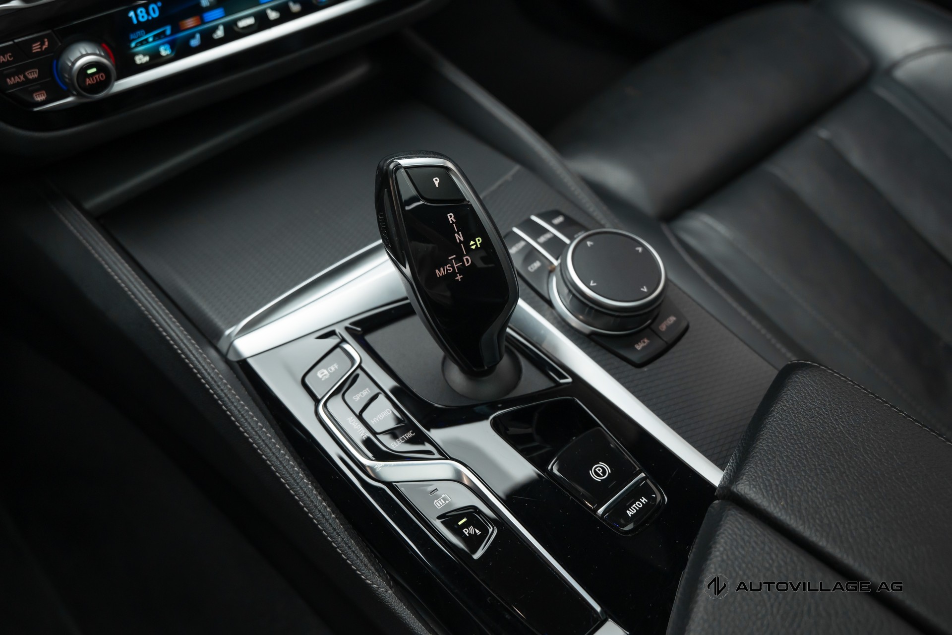 BMW 545e xDrive Pure M Sport Steptronic-image-7