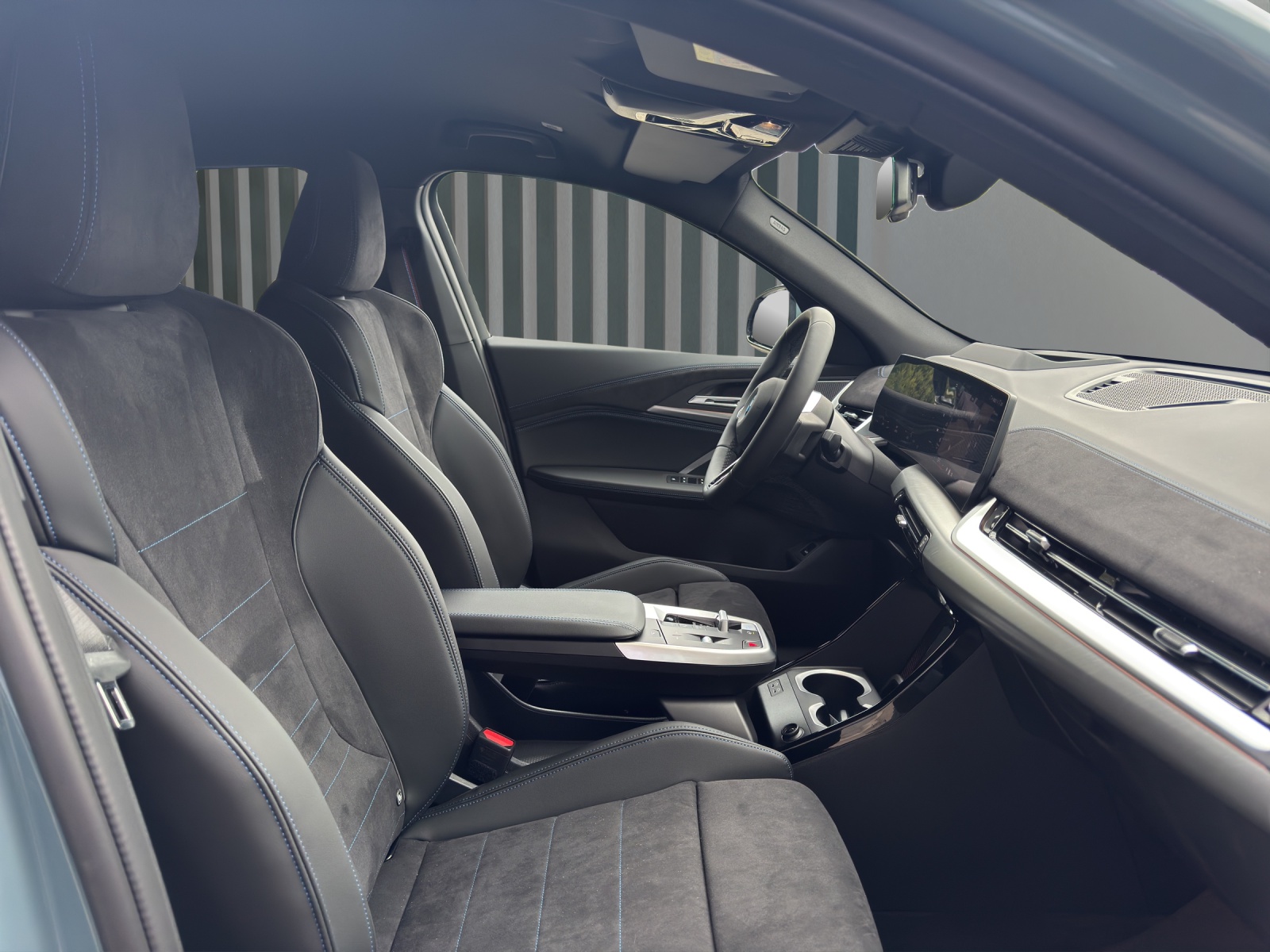BMW iX2 30 xDrive-image-21