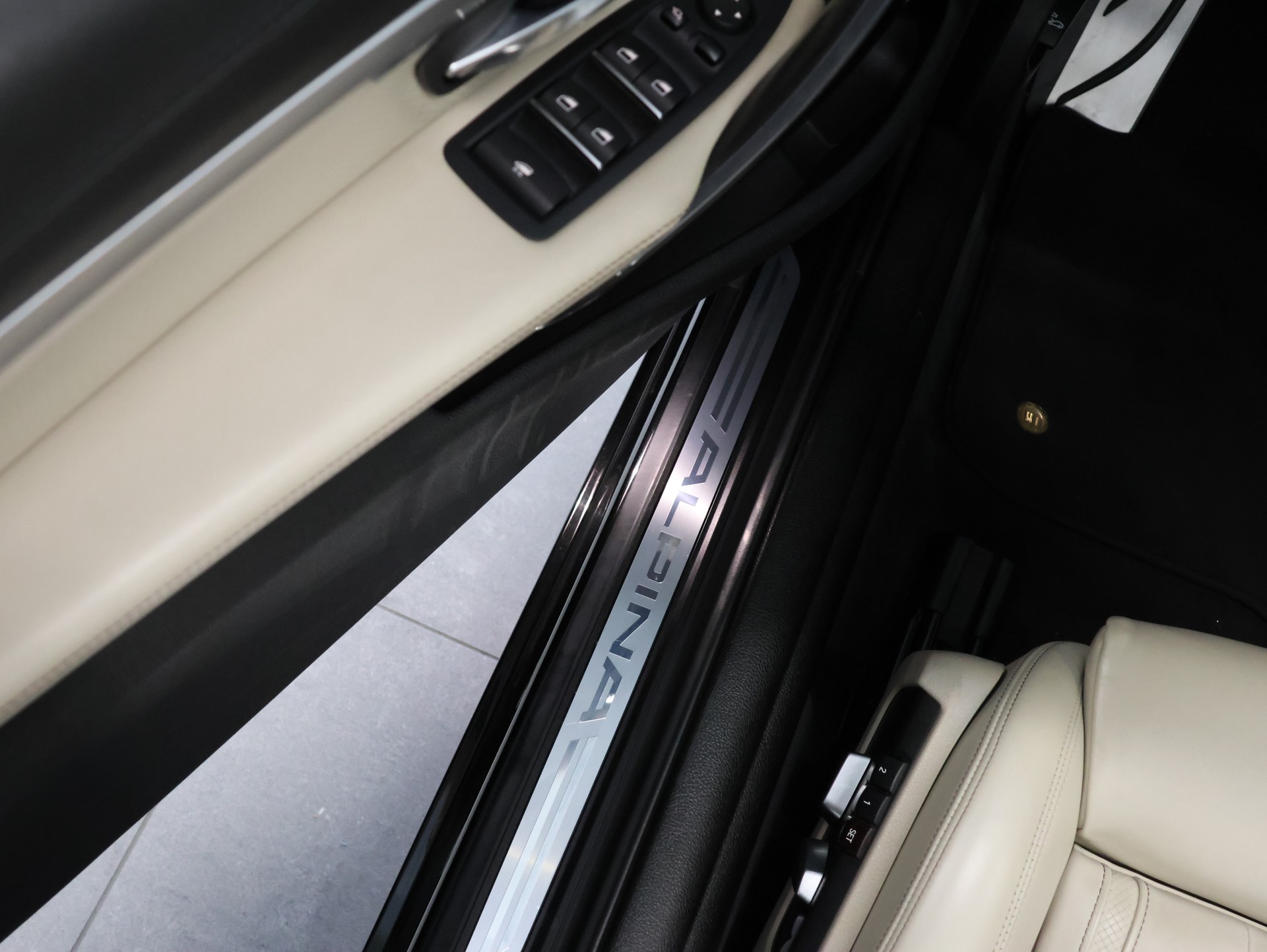 BMW-ALPINA B4 S BiTurbo Cabrio 3.0 Switch-Tronic-image-16