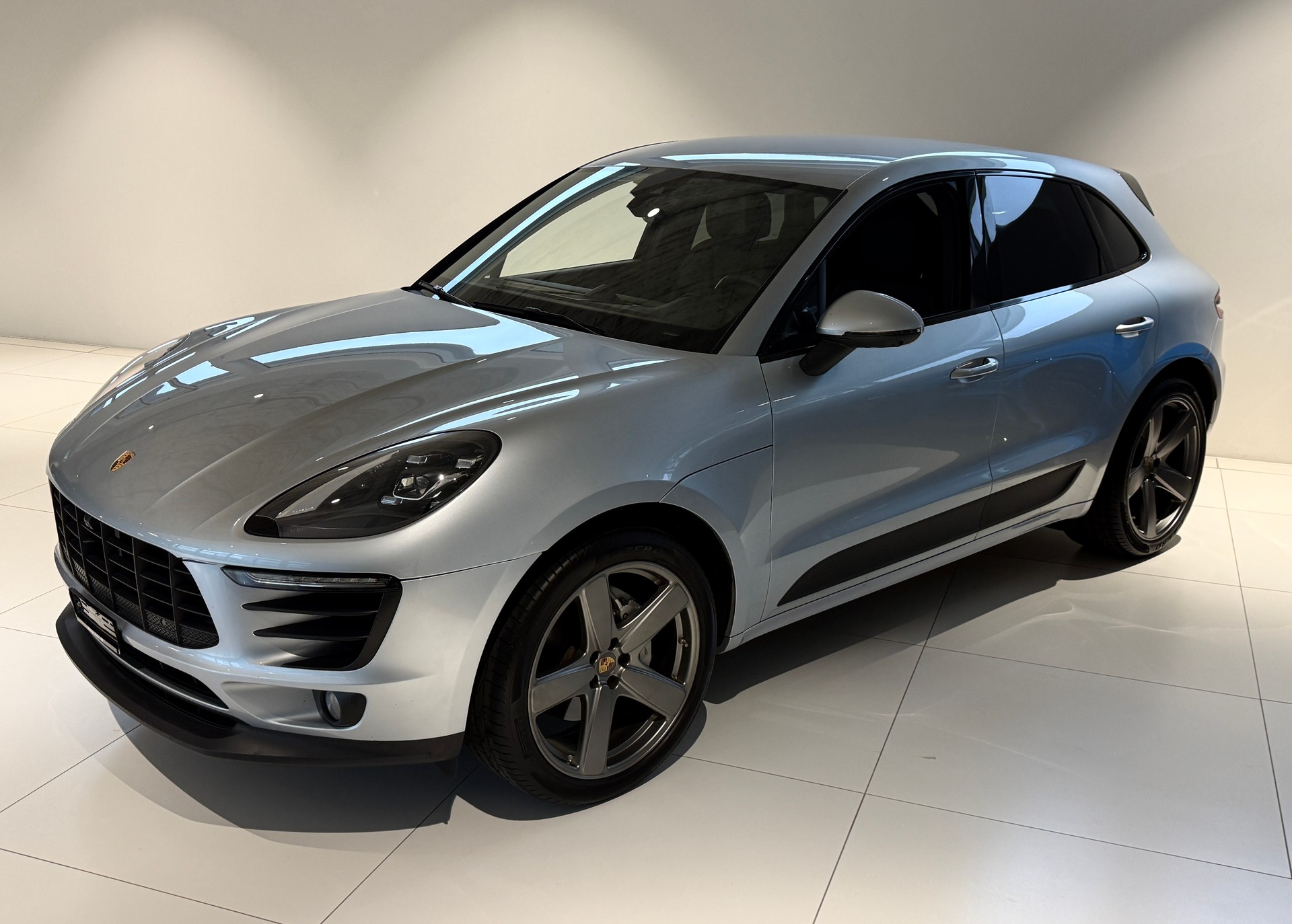 PORSCHE Macan S Diesel PDK / Luftfederung / Apple, Android carplay / 21 Zoll Alu / Distanzregler-showroom-element-1