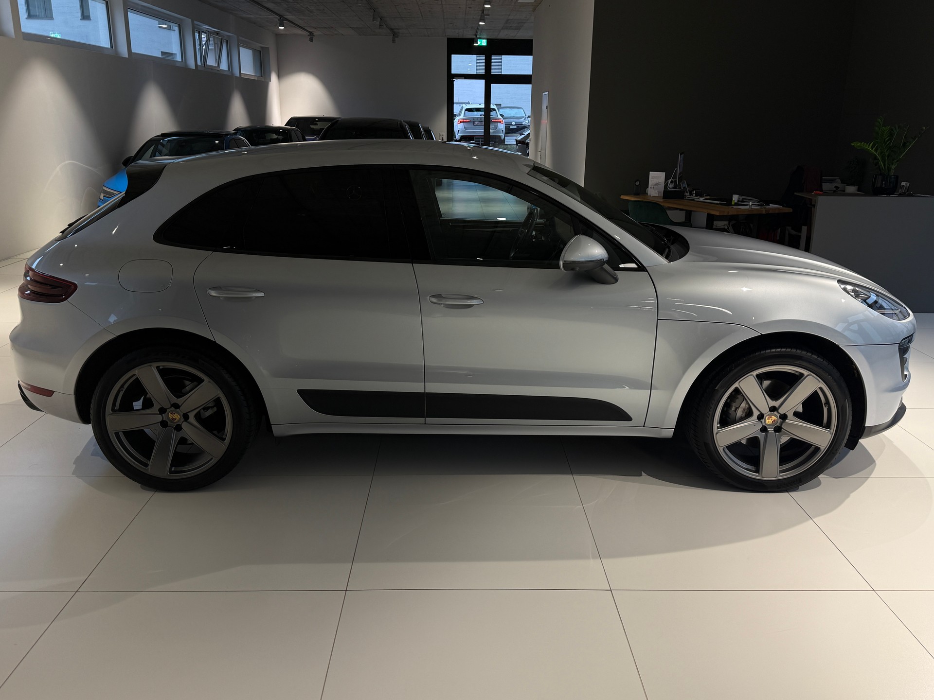 PORSCHE Macan S Diesel PDK / Luftfederung / Apple, Android carplay / 21 Zoll Alu / Distanzregler-image-32