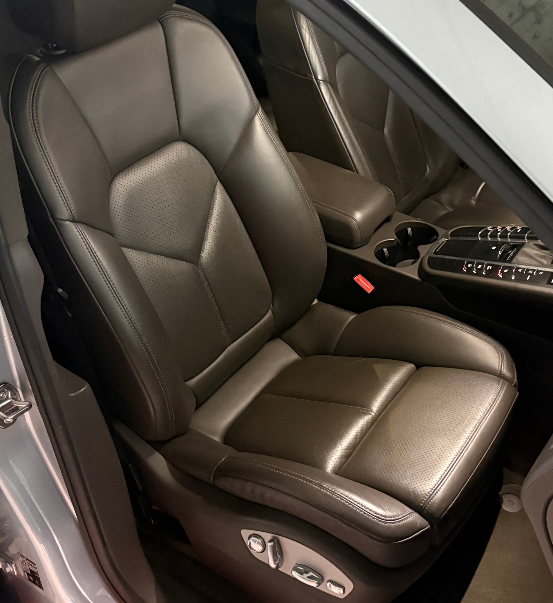 PORSCHE Macan S Diesel PDK / Luftfederung / Apple, Android carplay / 21 Zoll Alu / Distanzregler-image-33