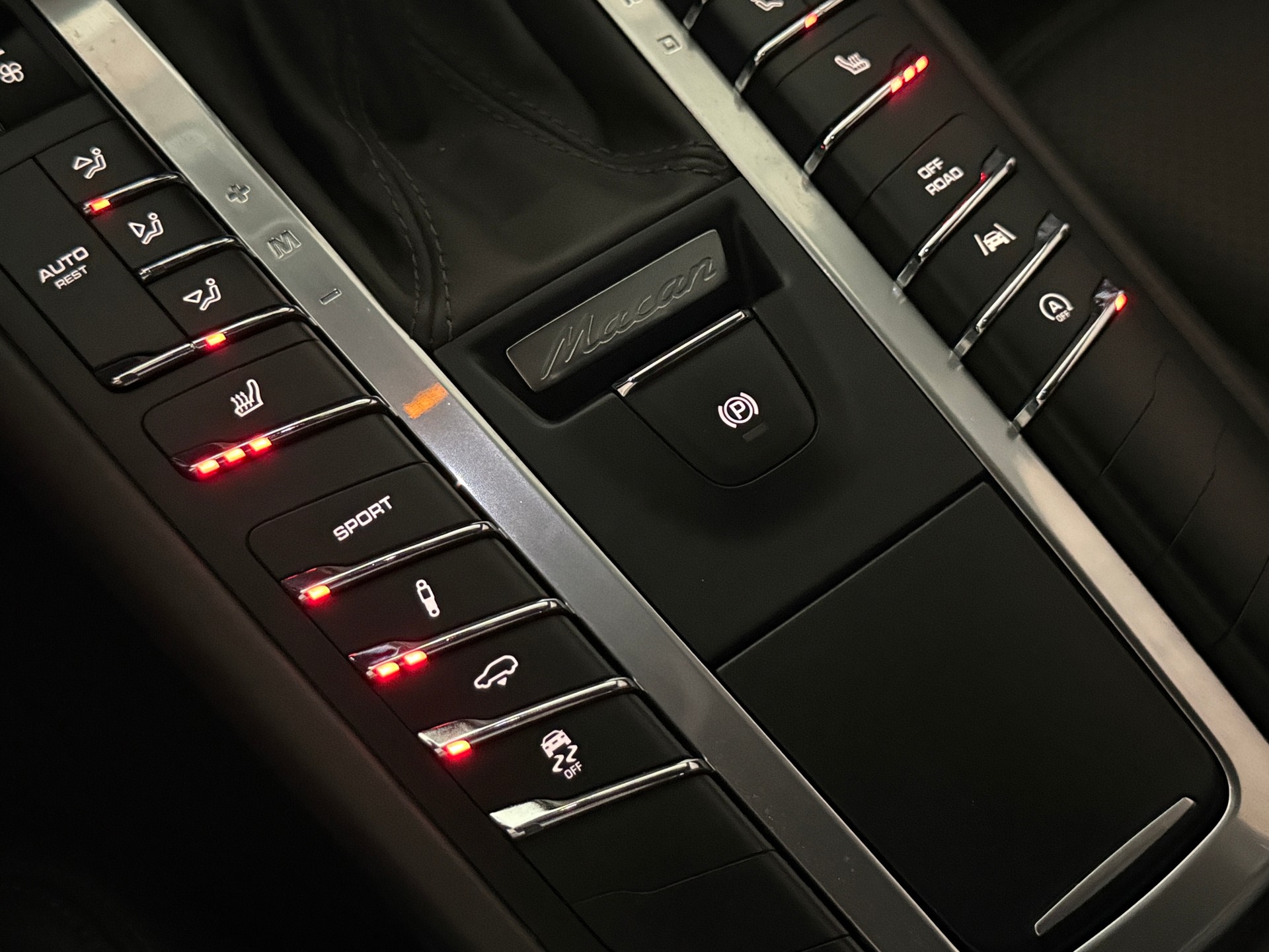 PORSCHE Macan S Diesel PDK / Luftfederung / Apple, Android carplay / 21 Zoll Alu / Distanzregler-image-17