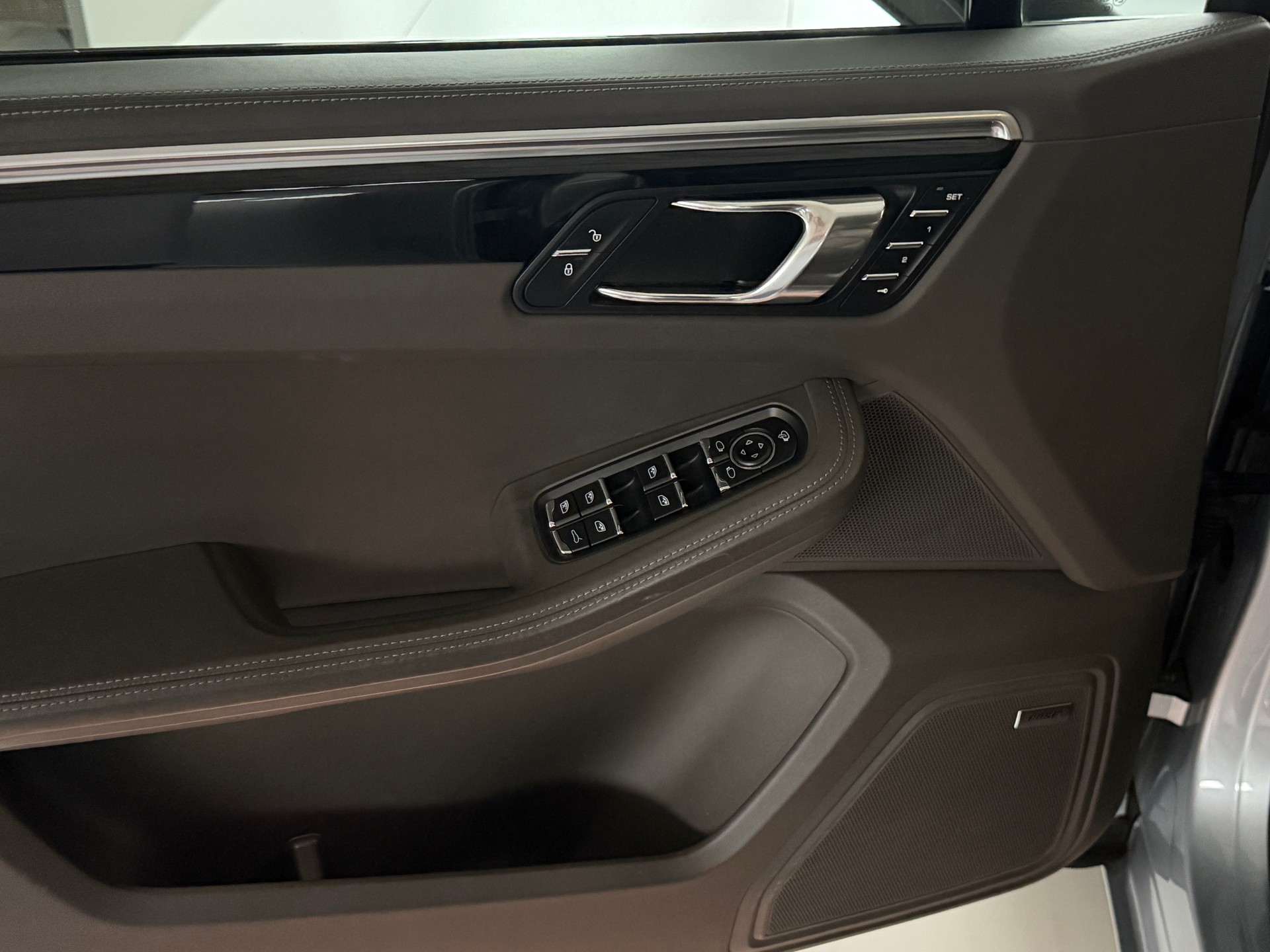 PORSCHE Macan S Diesel PDK / Luftfederung / Apple, Android carplay / 21 Zoll Alu / Distanzregler-image-13