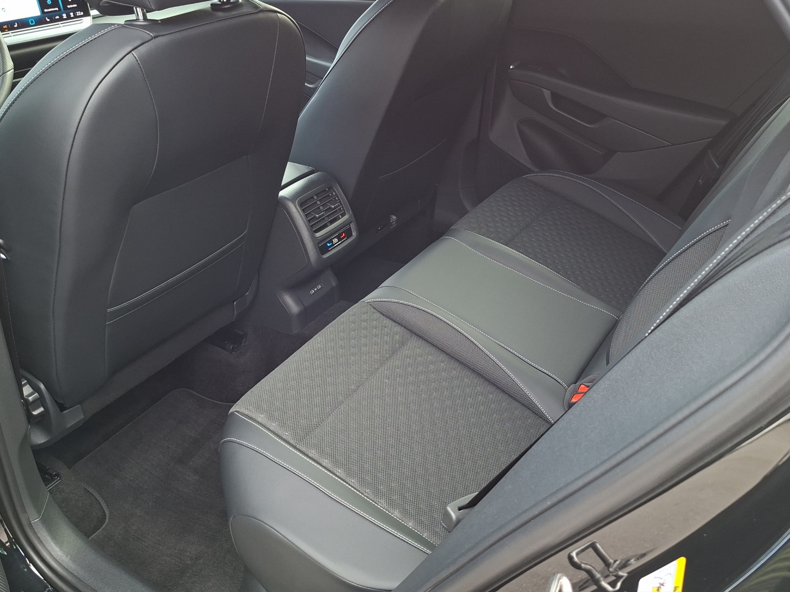 VW T-Roc 1.5 eTSI mHEV R-Line DSG-image-22