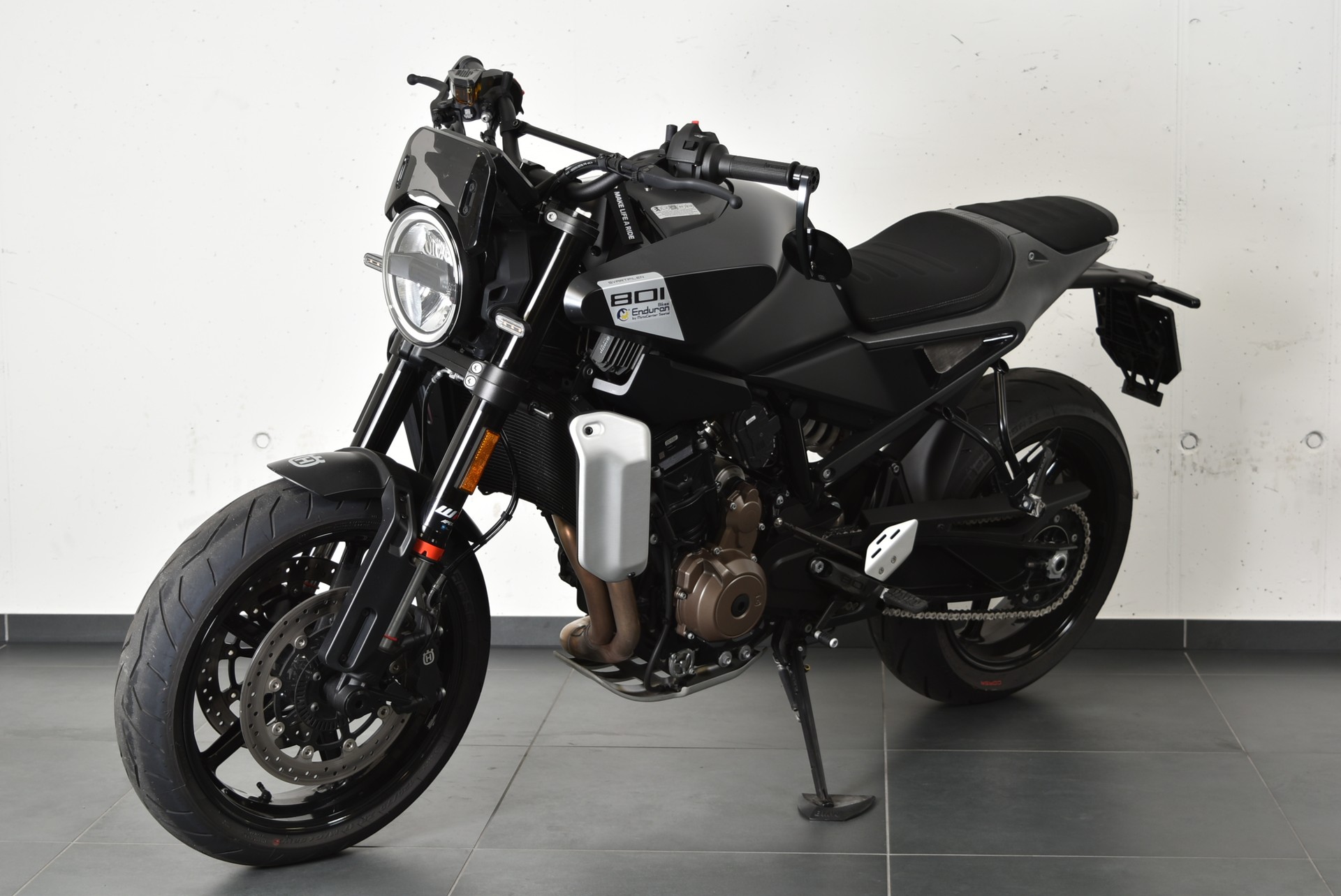 HUSQVARNA SVARTPILEN 801-image-1